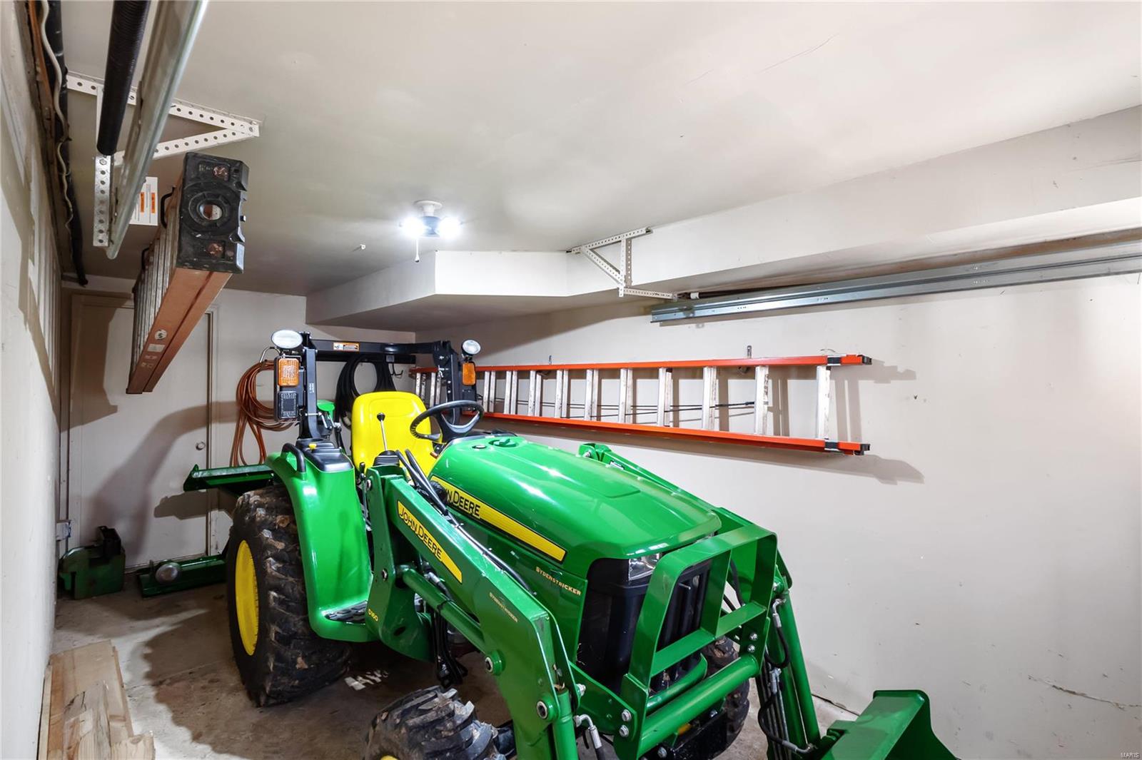 School Land Lt Pt 3 Lt Split Aka Two - Residential