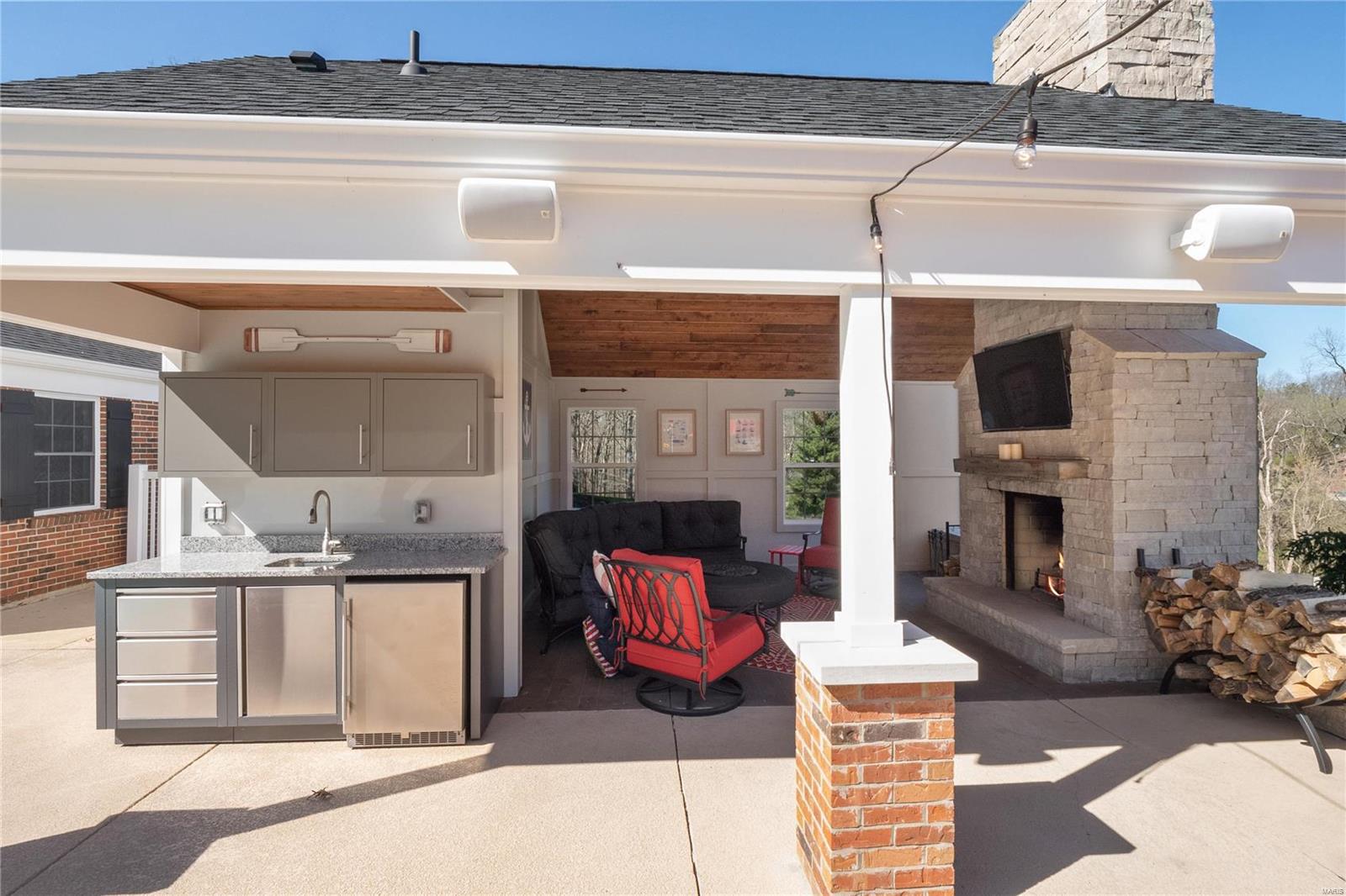 School Land Lt Pt 3 Lt Split Aka Two - Residential