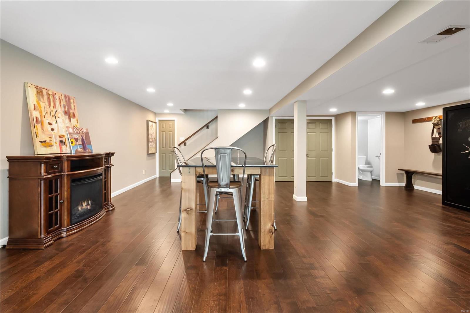 School Land Lt Pt 3 Lt Split Aka Two - Residential