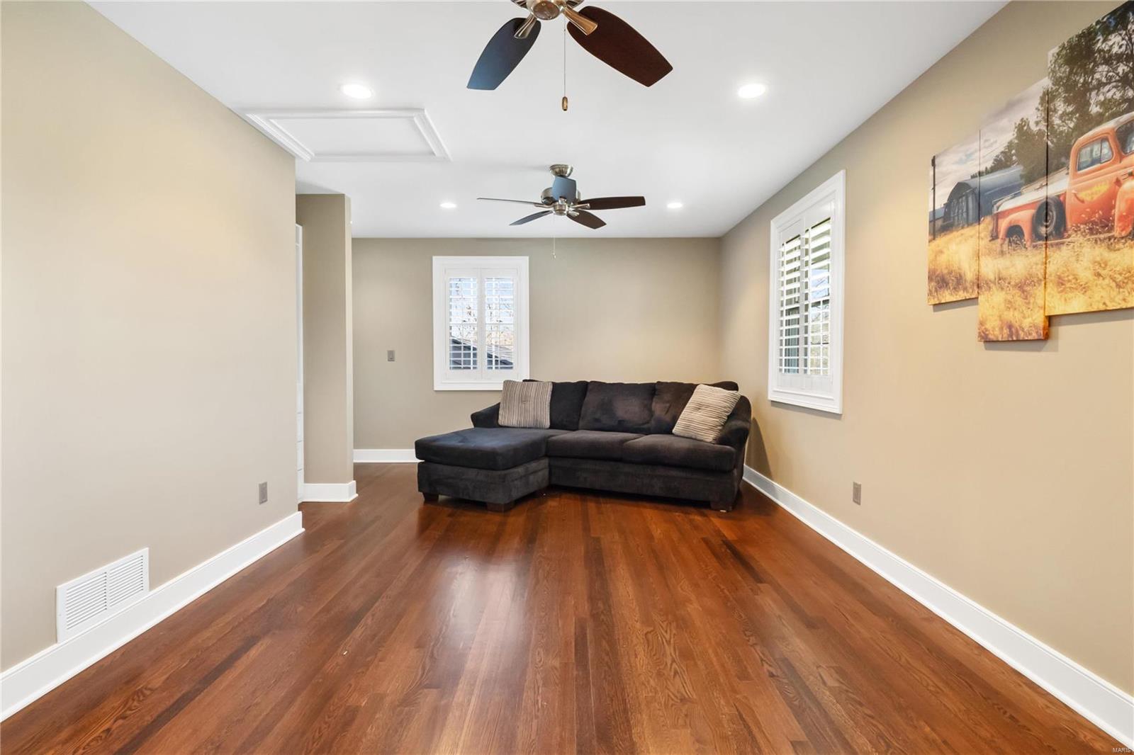 School Land Lt Pt 3 Lt Split Aka Two - Residential