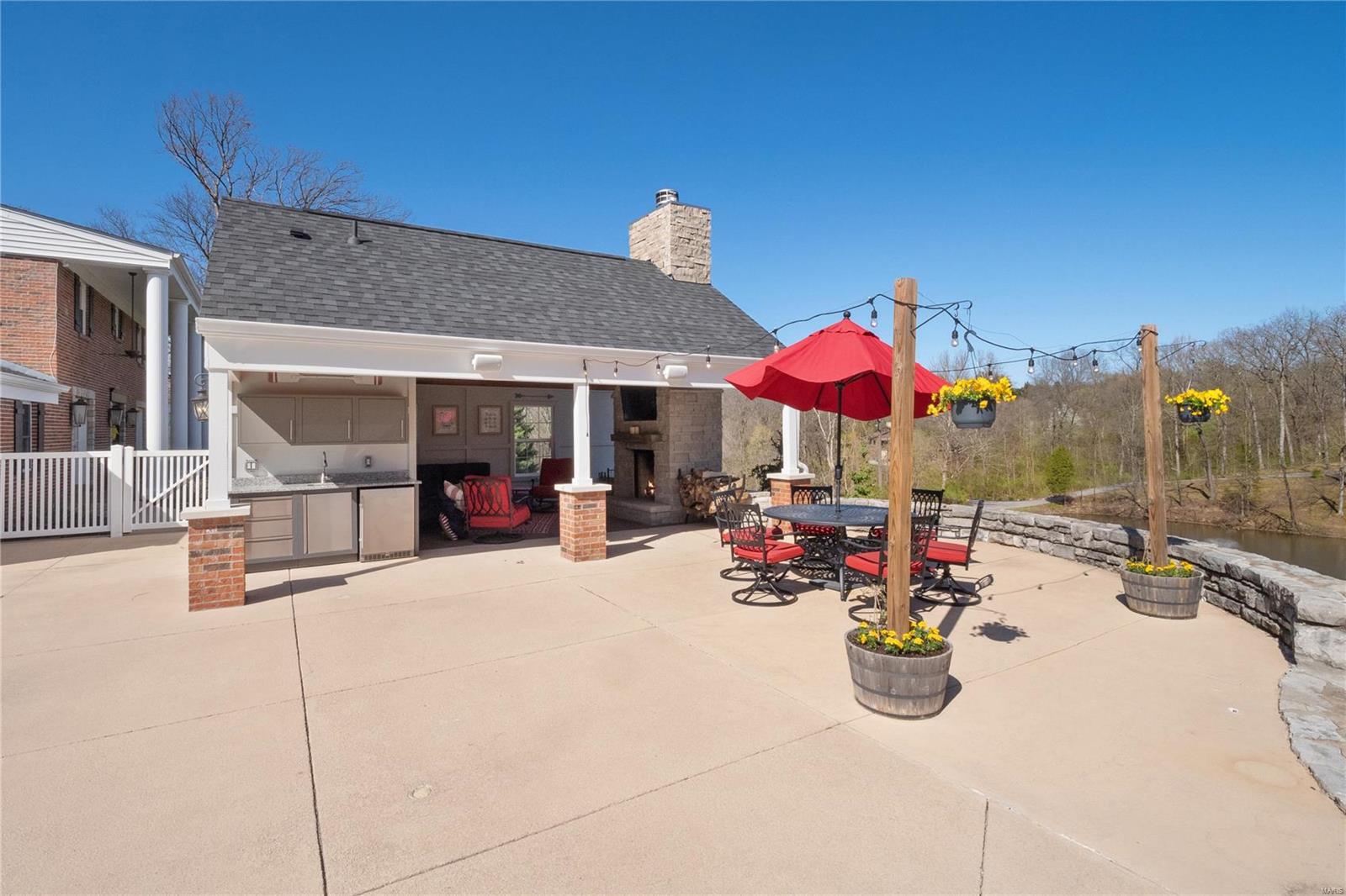 School Land Lt Pt 3 Lt Split Aka Two - Residential