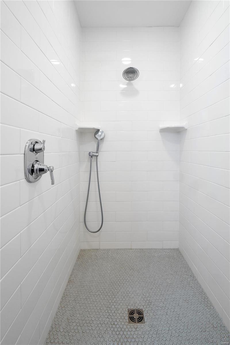 School Land Lt Pt 3 Lt Split Aka Two - Residential