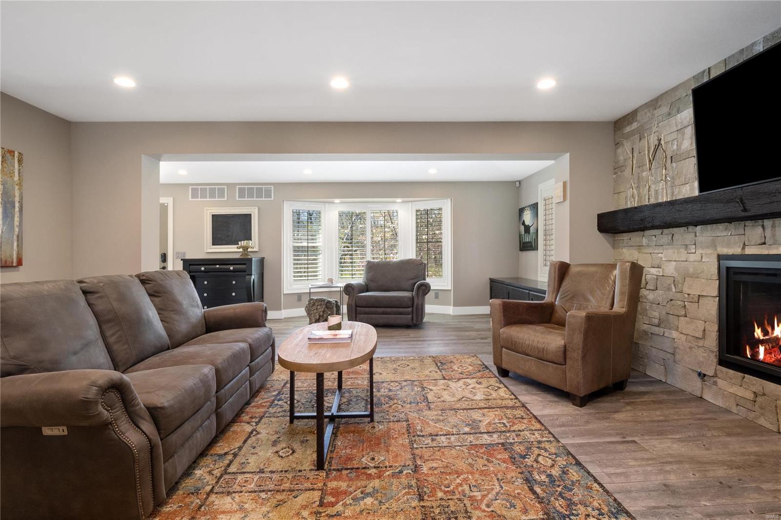 School Land Lt Pt 3 Lt Split Aka Two - Residential