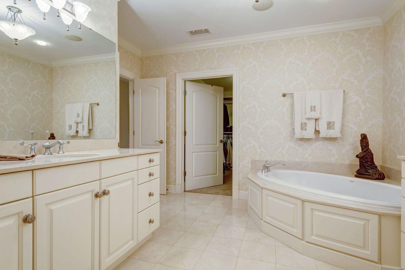 Plaza In Clayton A Condo The - Residential