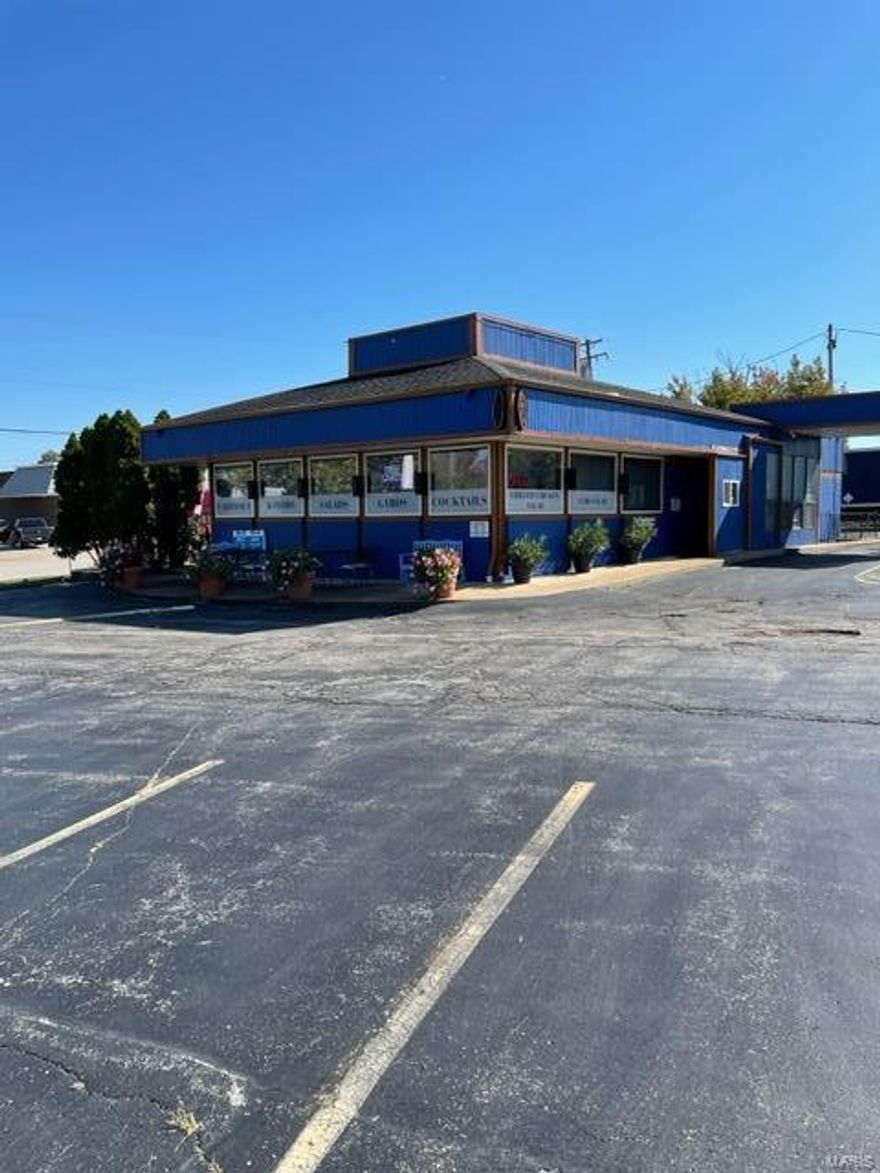 Great Restaurant Opportunity, for sale or lease. Free standing restaurant building w/basement and long time successful restaurant locaiton, located near one of the most traveled intersections in St. Louis County! Building has 40+ parking spaces
consists of 2,948 Sq Ft with basement and 33,541 sq ft lot and built in 1974. 
Ideal access at very busy intersections in St. Louis county, near hundreds of businesses. 

Call today! Location: High Traffic