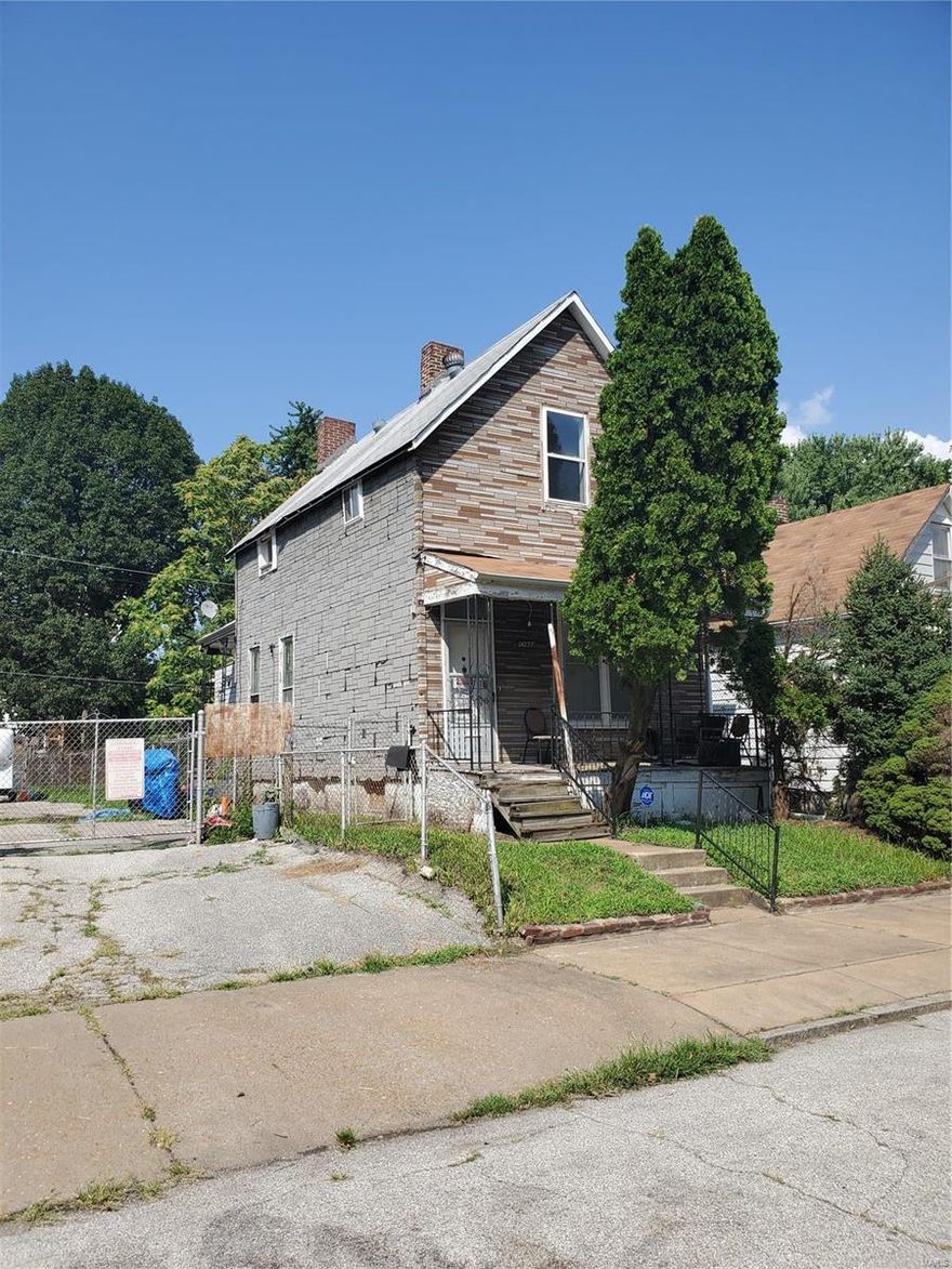 Seller and agent have not entered property. Take any necessary safety precautions prior to entering.