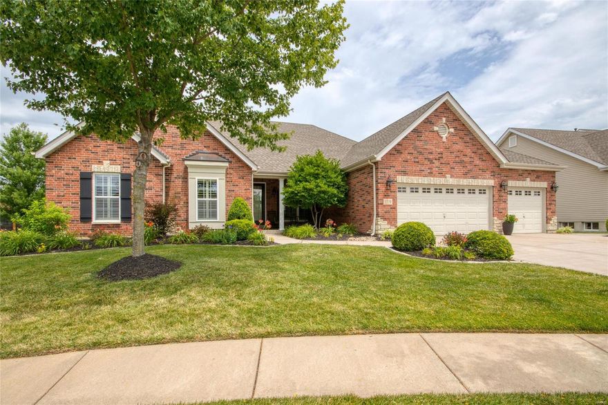 Stately, Stunning, Spectacular Waterfront Ranch with 4100 sq ft of Living Space in sought after Barathaven! 
Located on a Quiet Cul-de-sac, with a Level Premium Lot, 3 car oversized garage, all brick facaid, 5 Beds/3 Bath and finished lower level. Welcome Friends/Family into the Large Foyer and Open Floor Plan that is filled with Large Windows, Natural Light and a Spectacular View of the Lake. The 12 ft Ceilings add to the Overall Warmth of this home, with Wood Flooring, Custom Woodwork, and a see through Masonry Fireplace. The Master Suite will be your Evening Oasis. The Kitchen is Unmatched with Custom 42" Cabinets, under cabinet lighting, Granite, LARGE center island, Lots of Light, Fireplace in Breakfast Room, and French Doors to the Screened in Porch overlooking the Yard/Lake. Don't miss the Outstanding Unmatched Lower Level with Full Kitchen, Bar, Wood Flooring, Fireplace along with Bedroom/Full Bath. This is a One Of a Kind Custom Built Home, You Don't Want to Miss it!