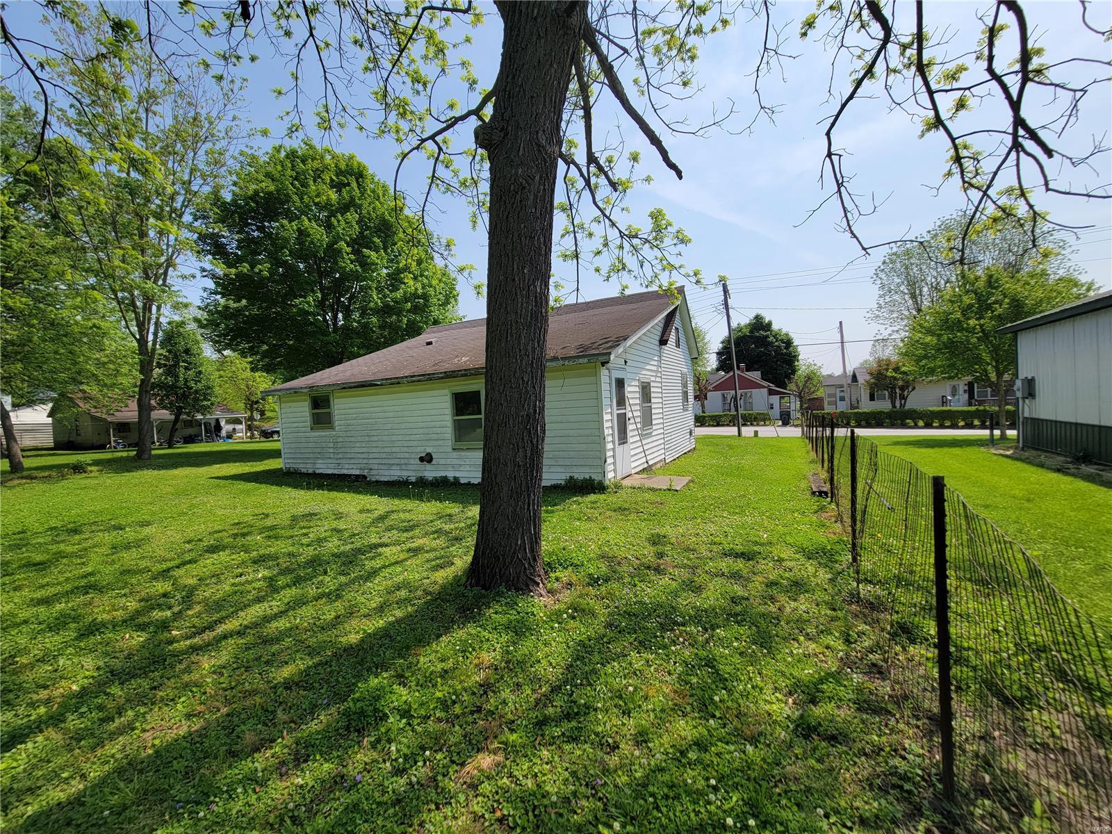 Photo 4 of 6 of 415 S D Street house