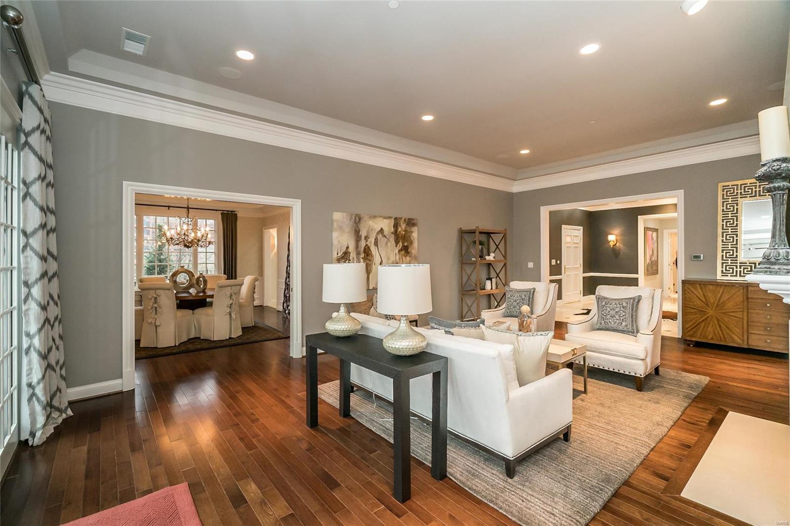 Shaw Place Condominium - Residential