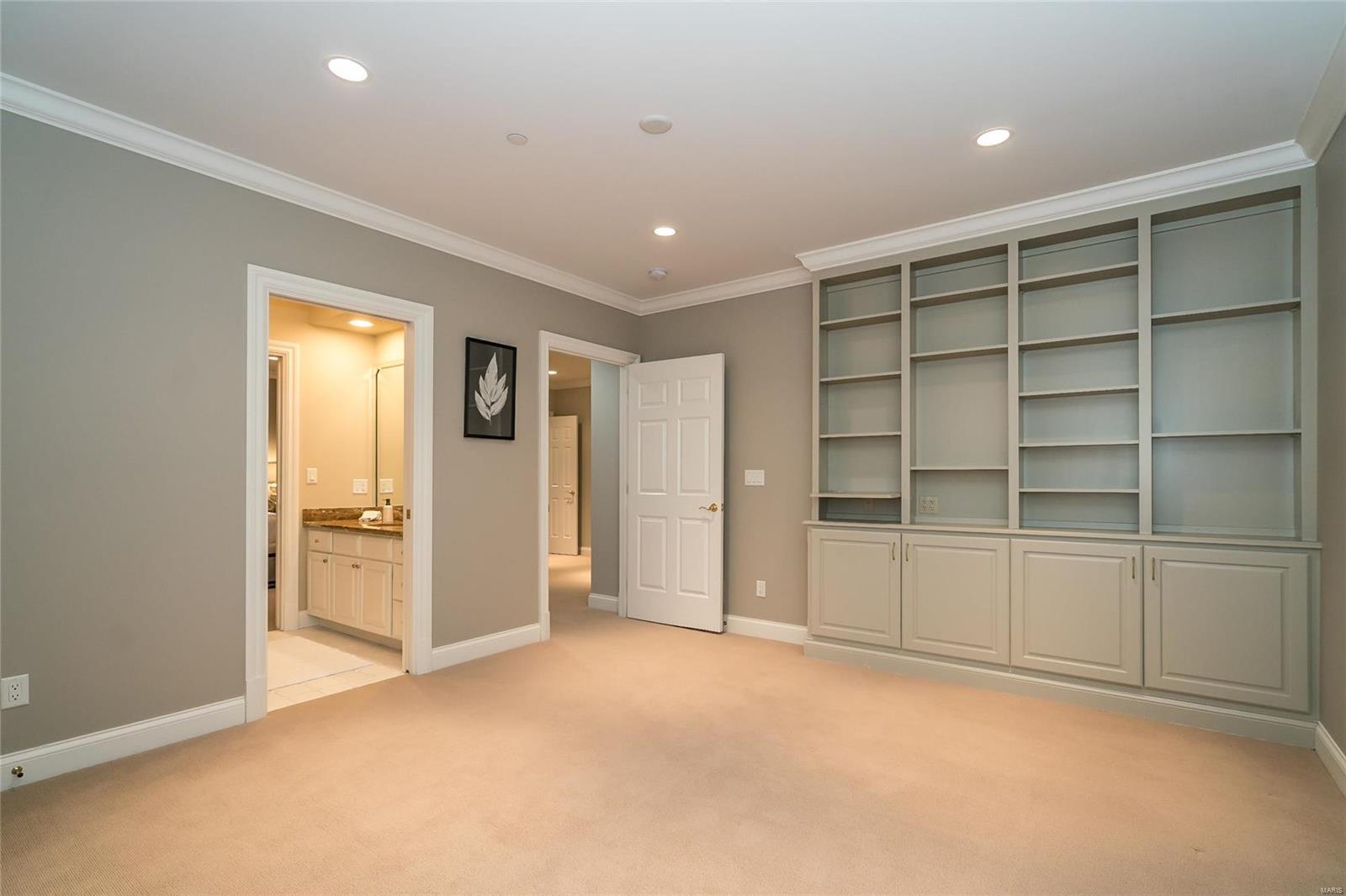 Shaw Place Condominium - Residential