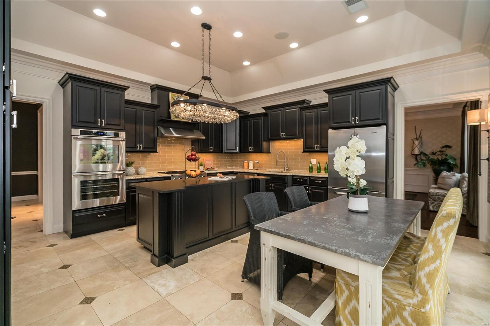 Shaw Place Condominium - Residential