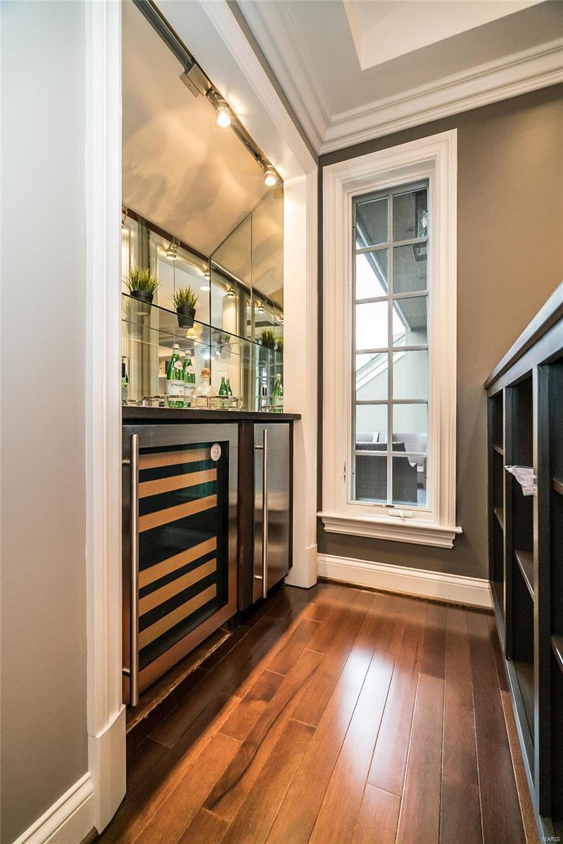 Shaw Place Condominium - Residential