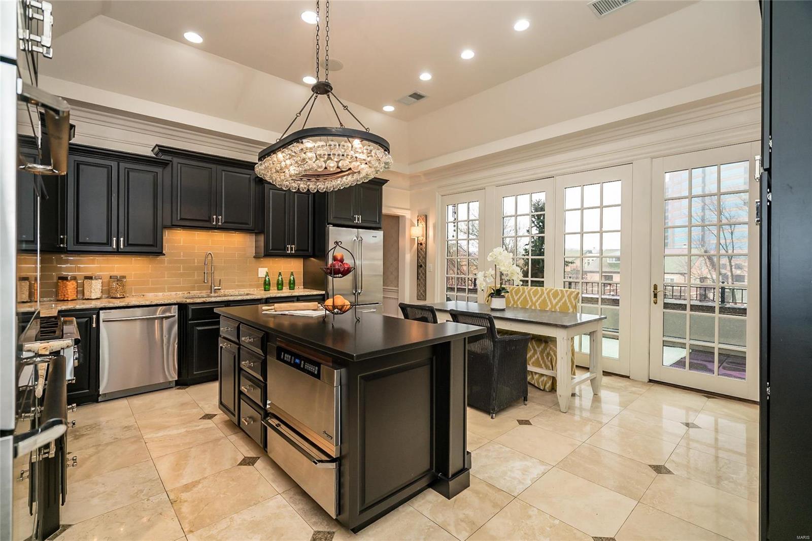 Shaw Place Condominium - Residential