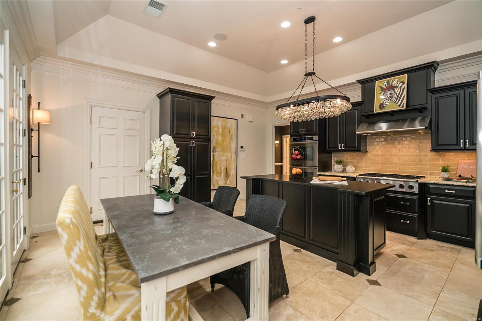 Shaw Place Condominium - Residential