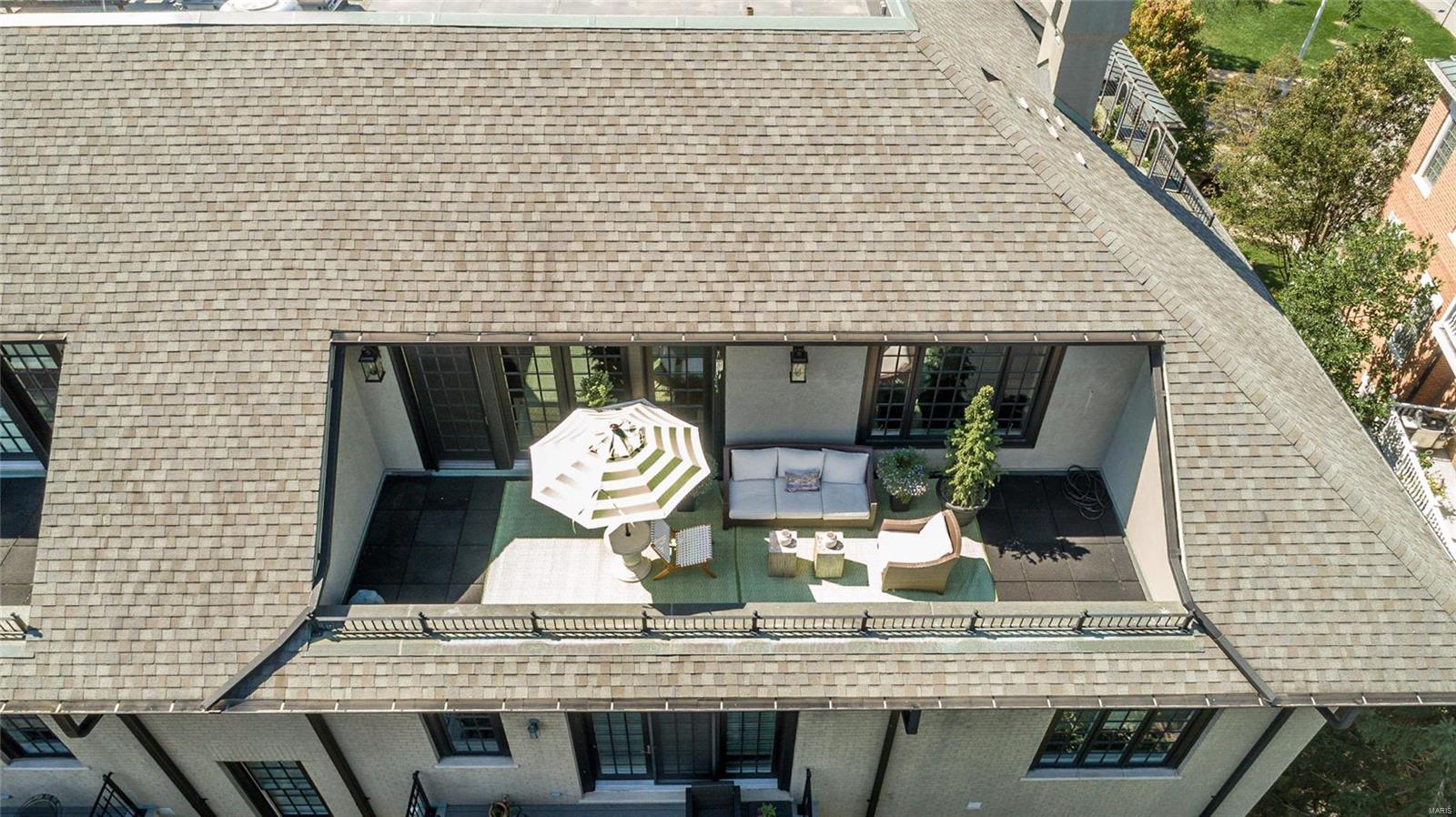 Shaw Place Condominium - Residential