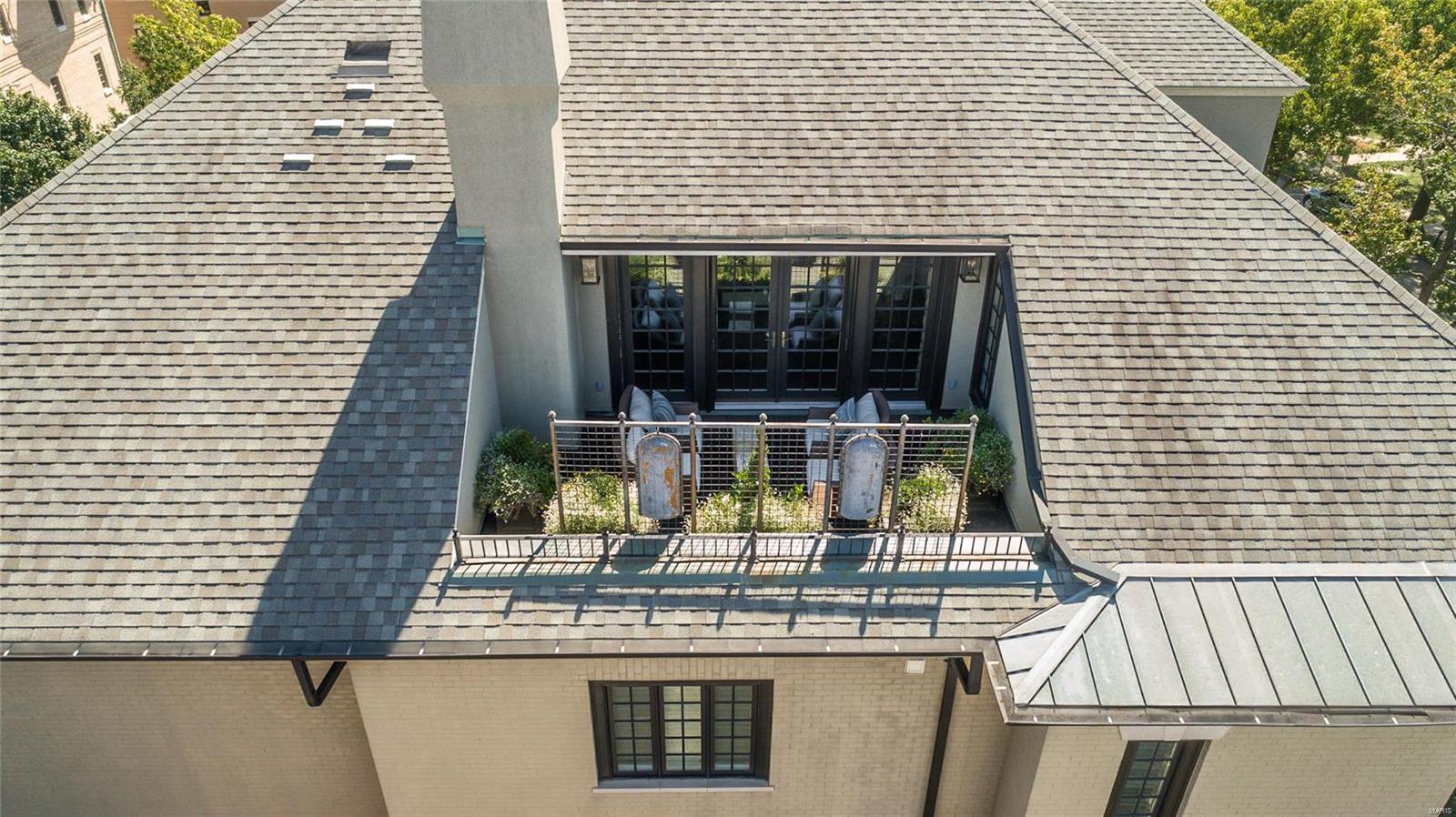 Shaw Place Condominium - Residential