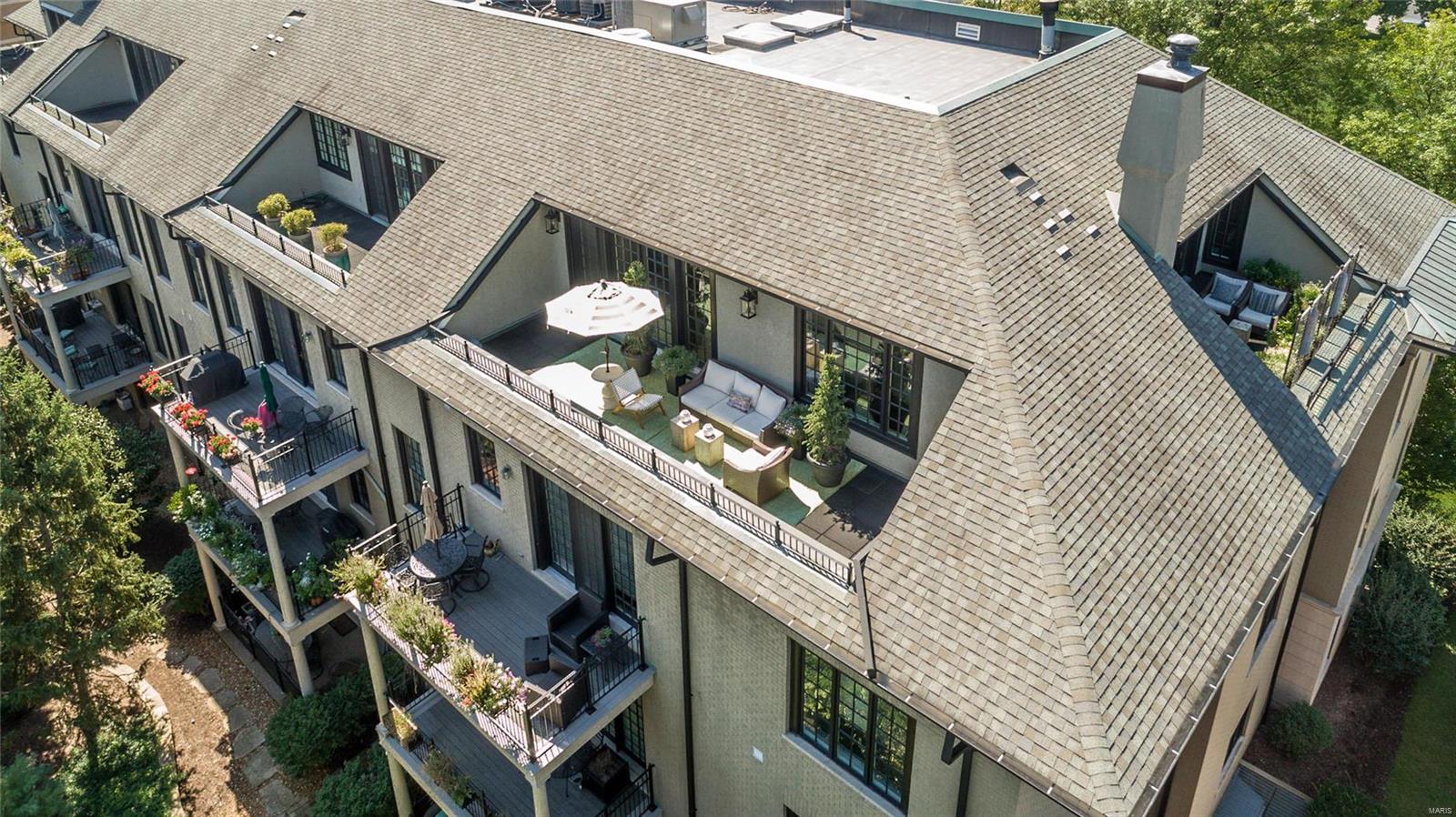 Shaw Place Condominium - Residential