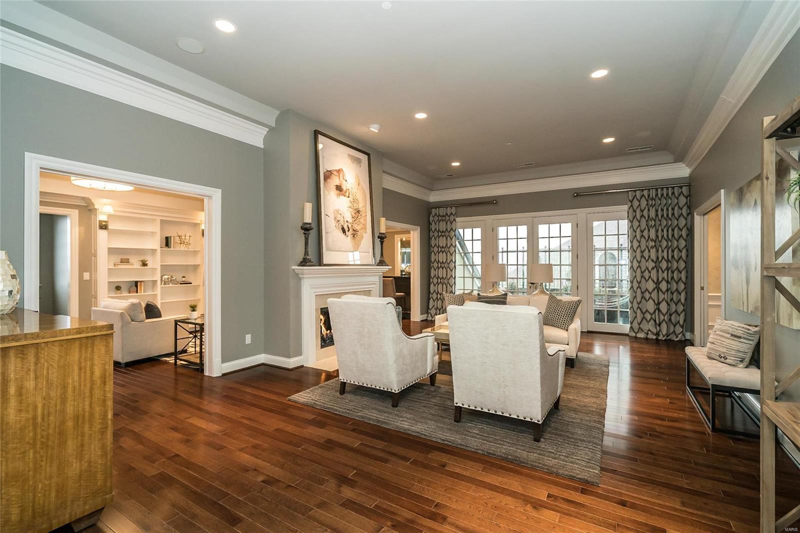 Shaw Place Condominium - Residential