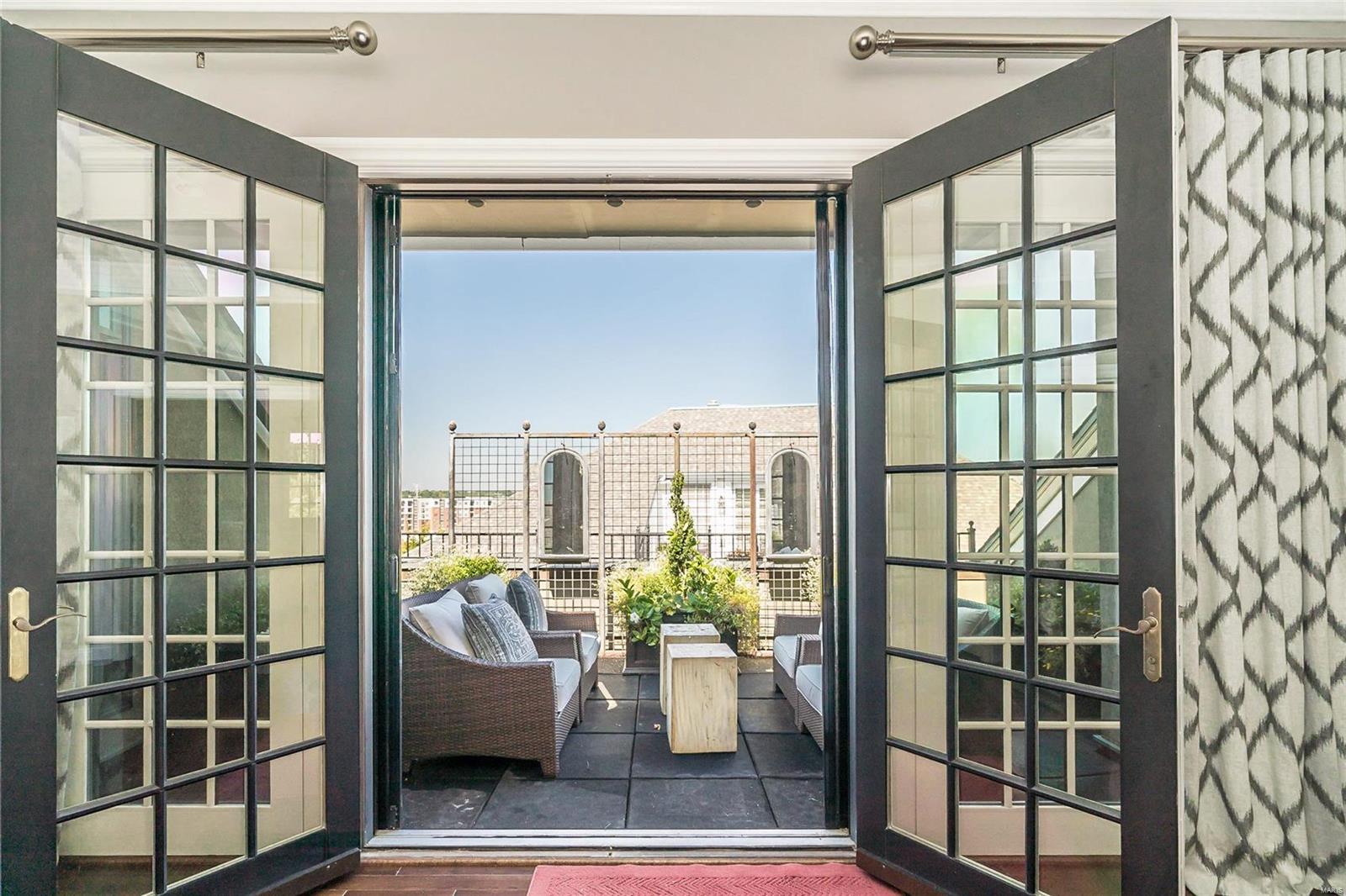 Shaw Place Condominium - Residential