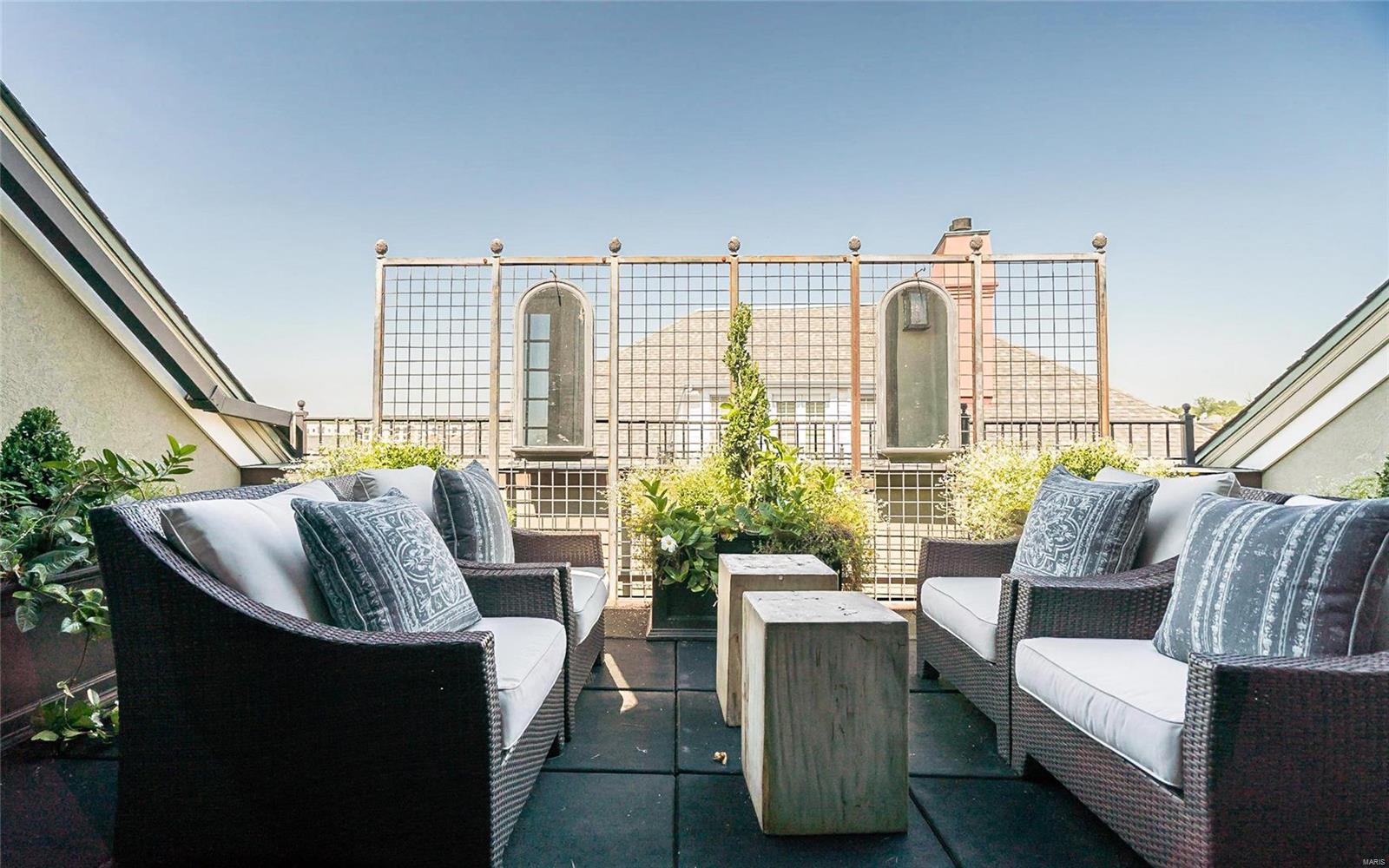 Shaw Place Condominium - Residential