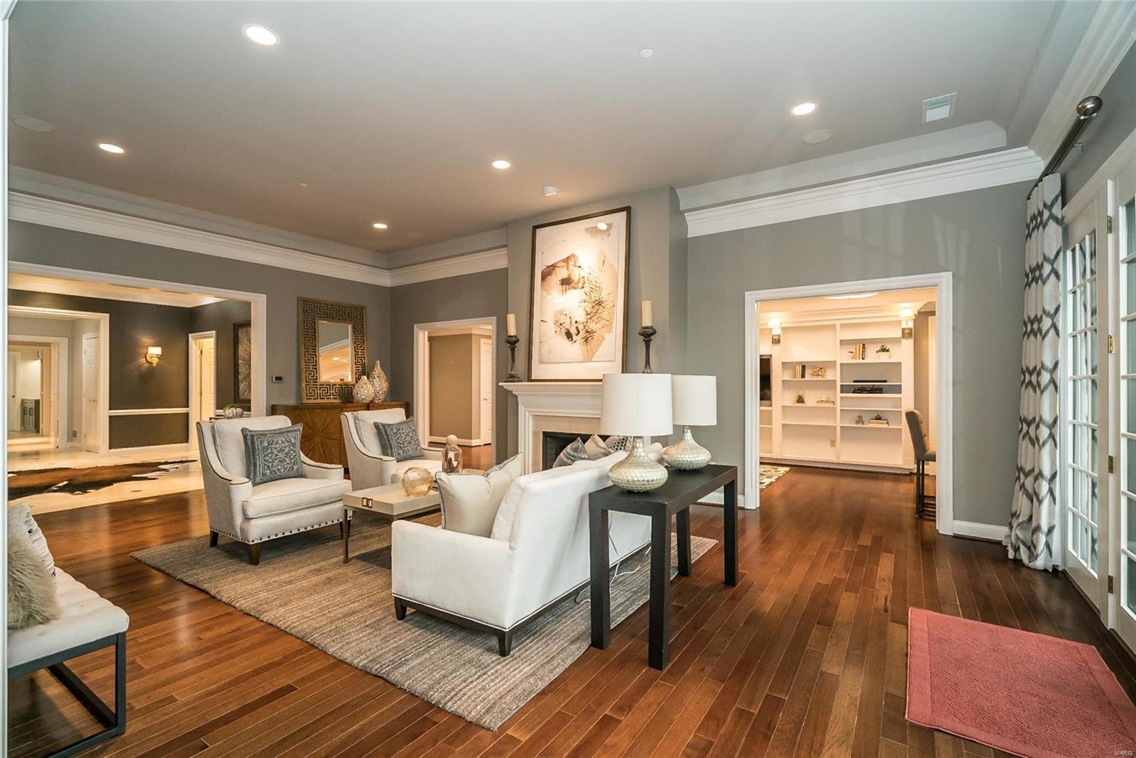 Shaw Place Condominium - Residential