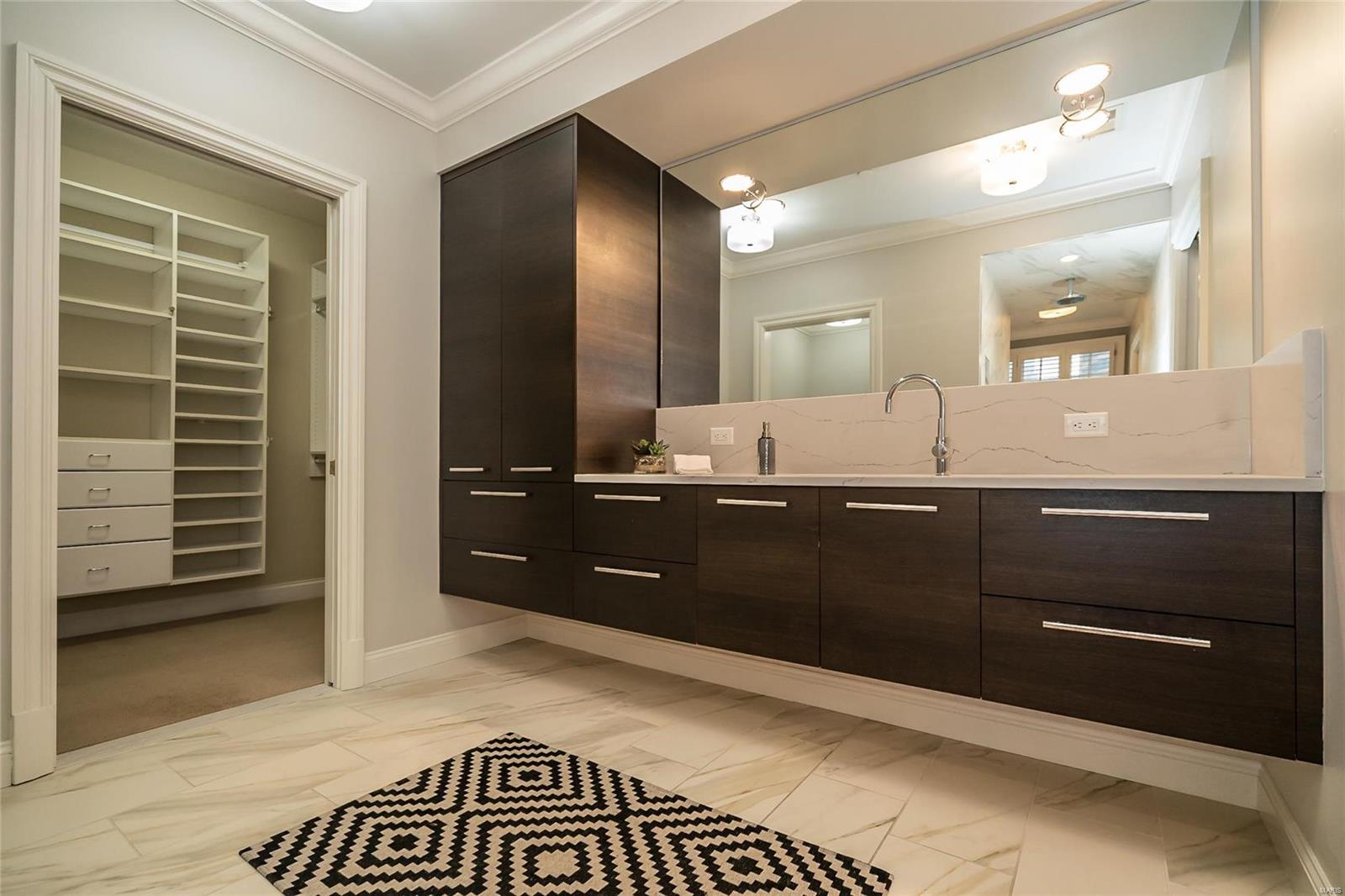 Shaw Place Condominium - Residential