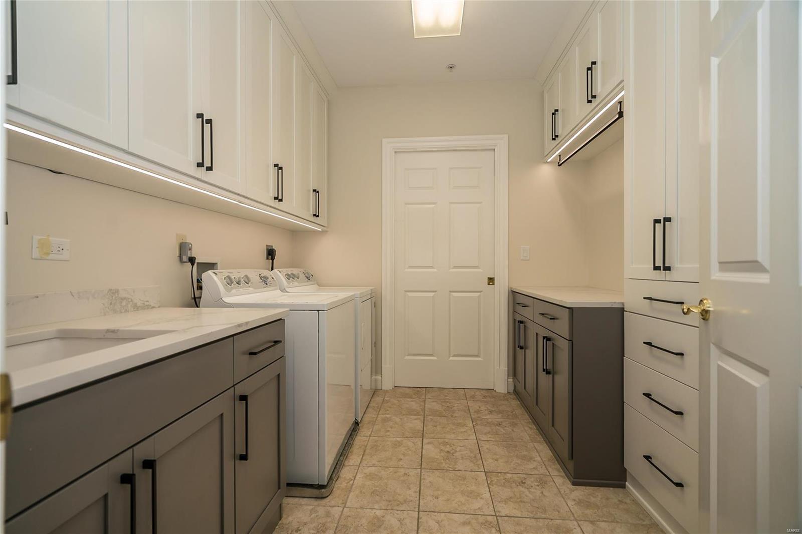 Shaw Place Condominium - Residential