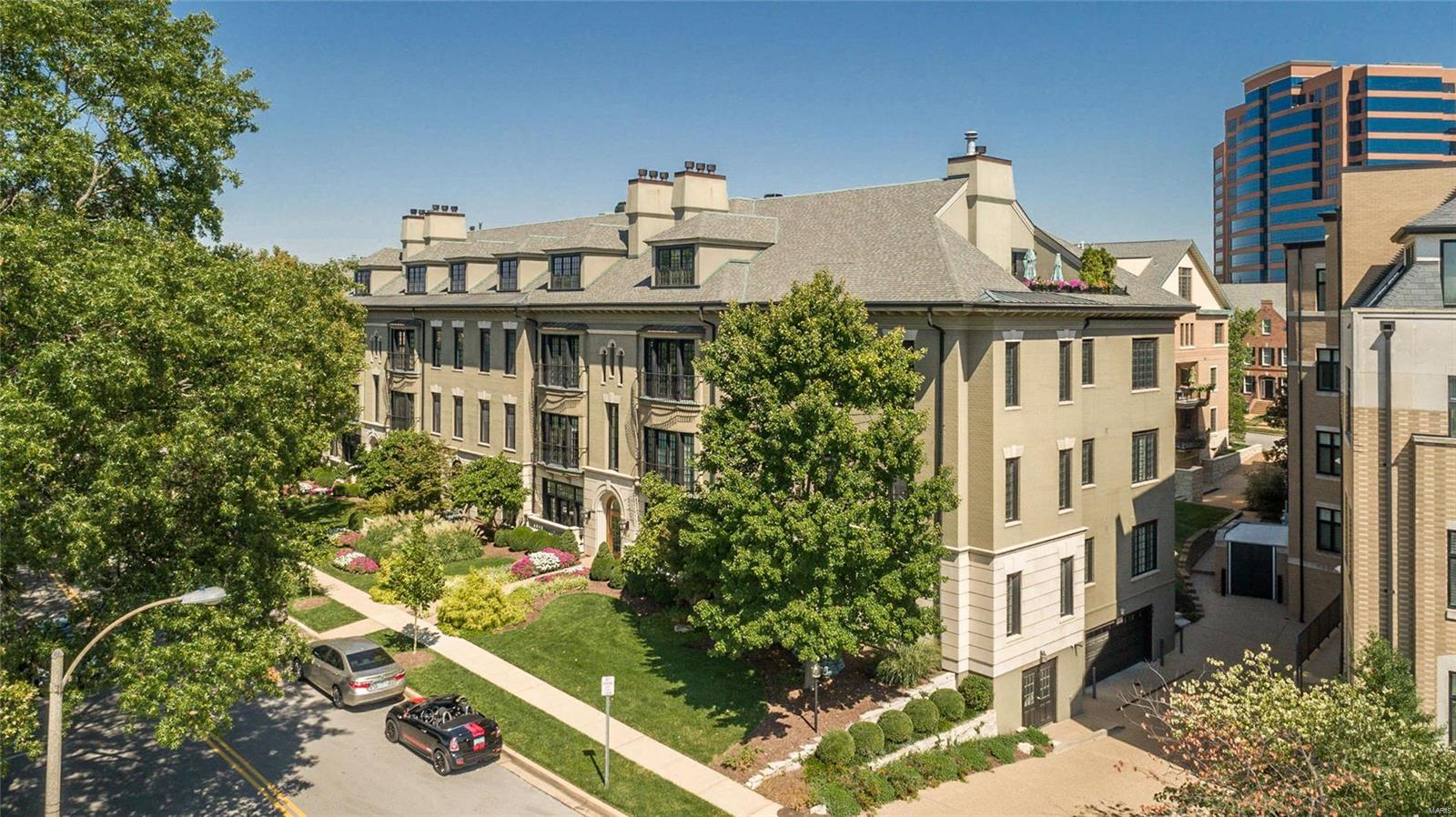 Shaw Place Condominium - Residential