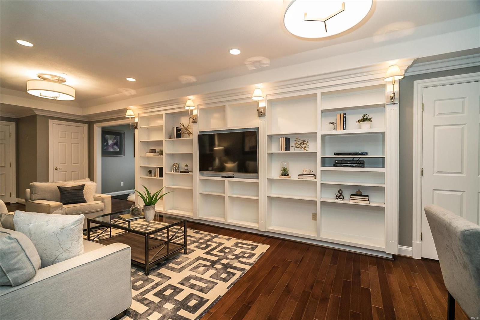 Shaw Place Condominium - Residential