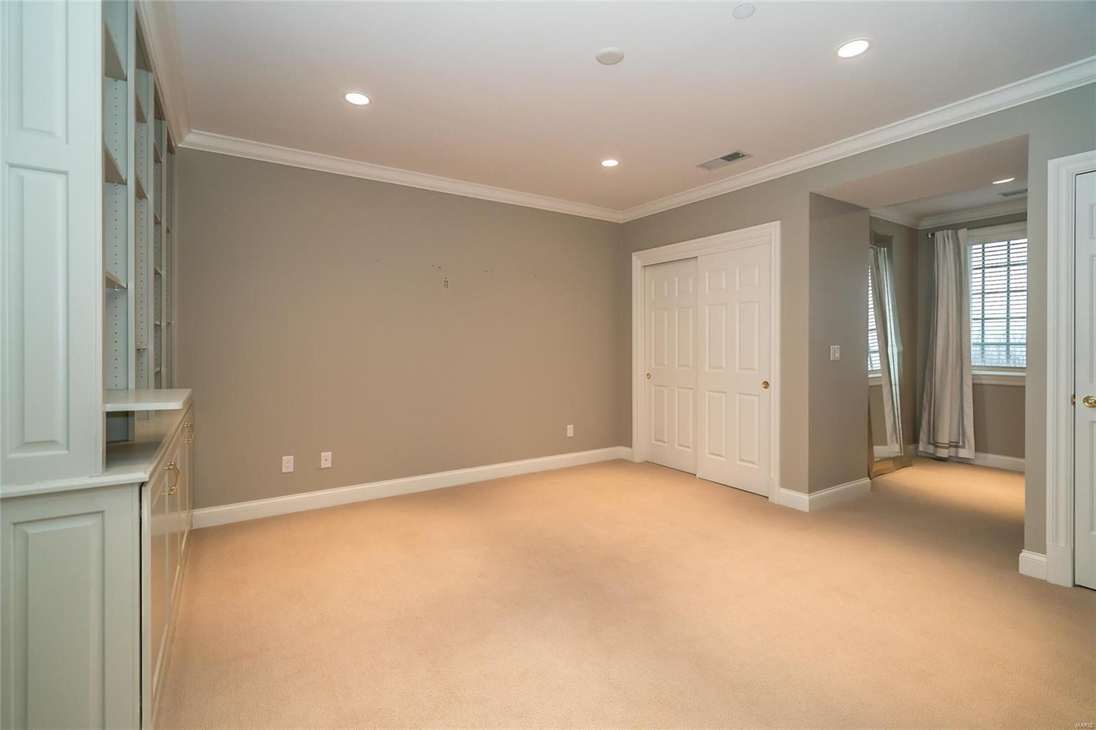 Shaw Place Condominium - Residential