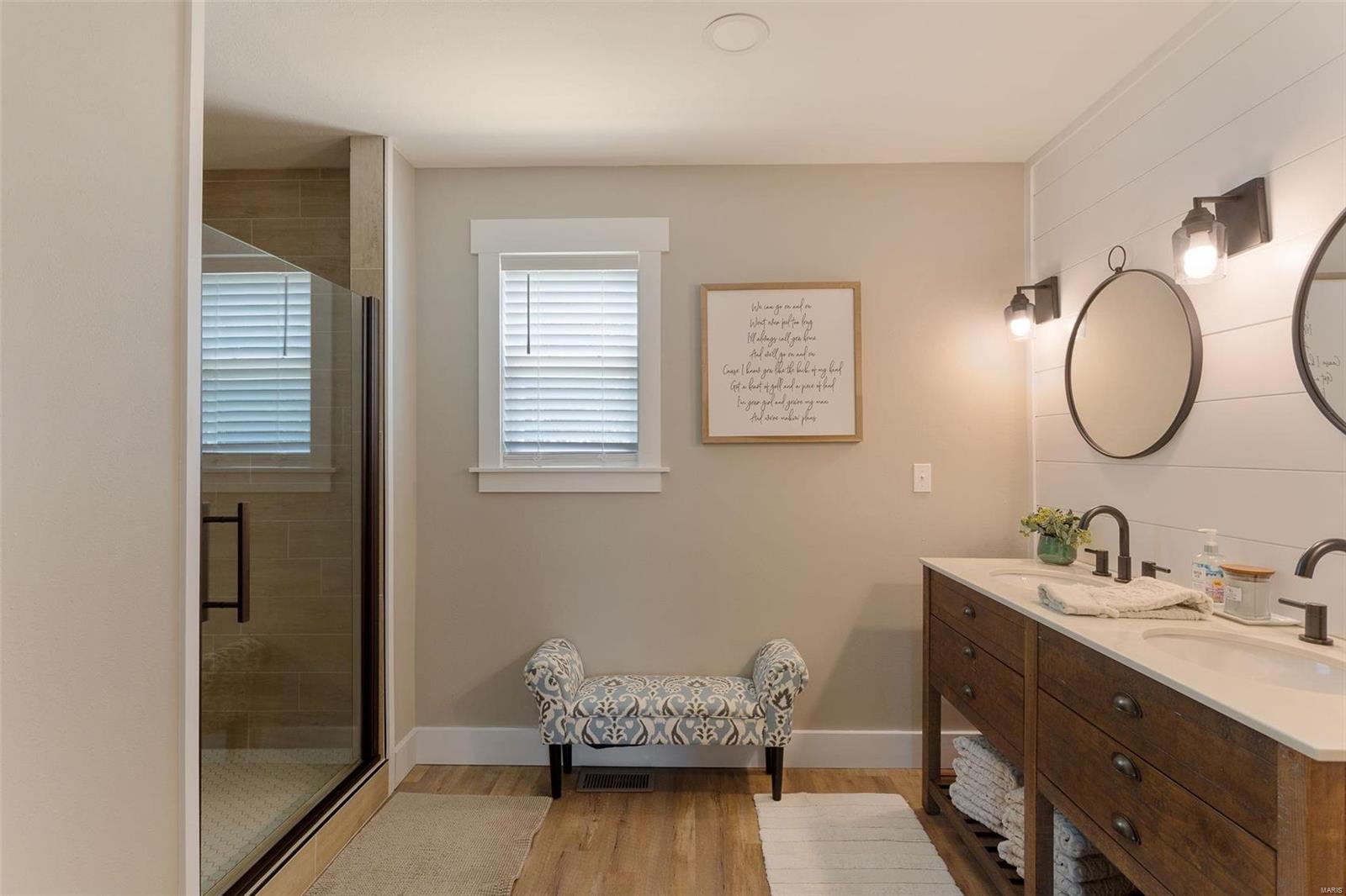 WHISPERING OAKS - Residential