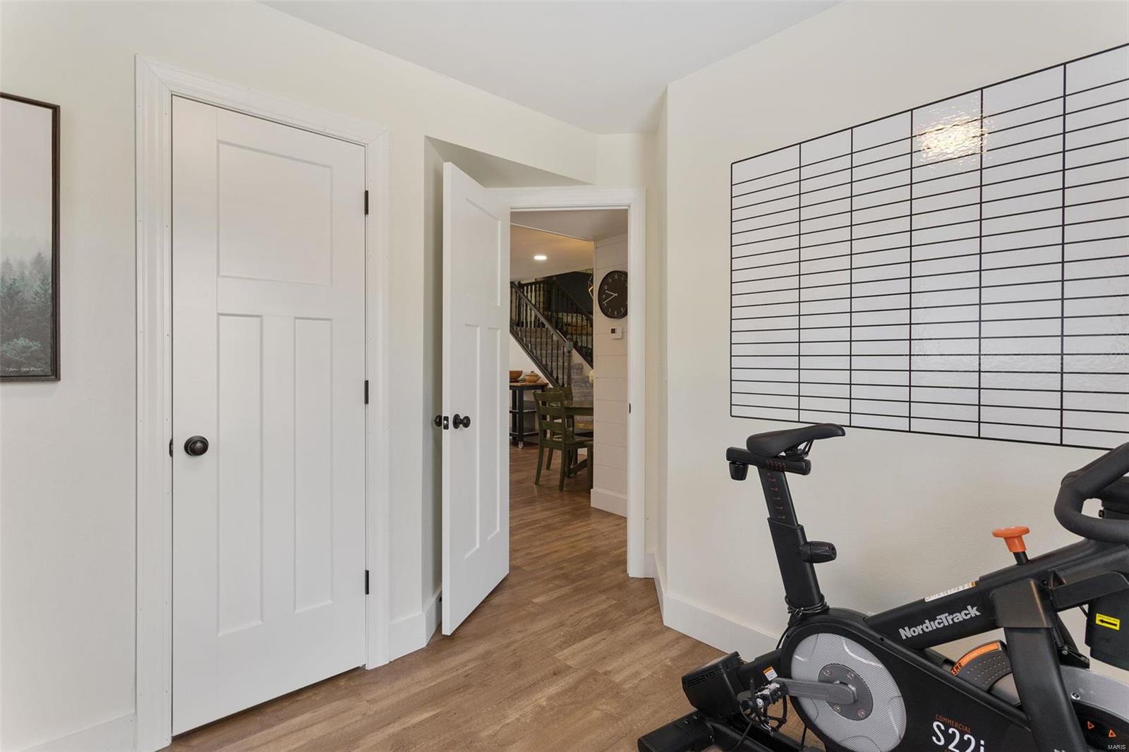 WHISPERING OAKS - Residential