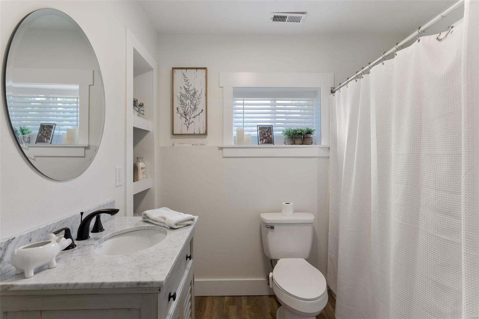 WHISPERING OAKS - Residential