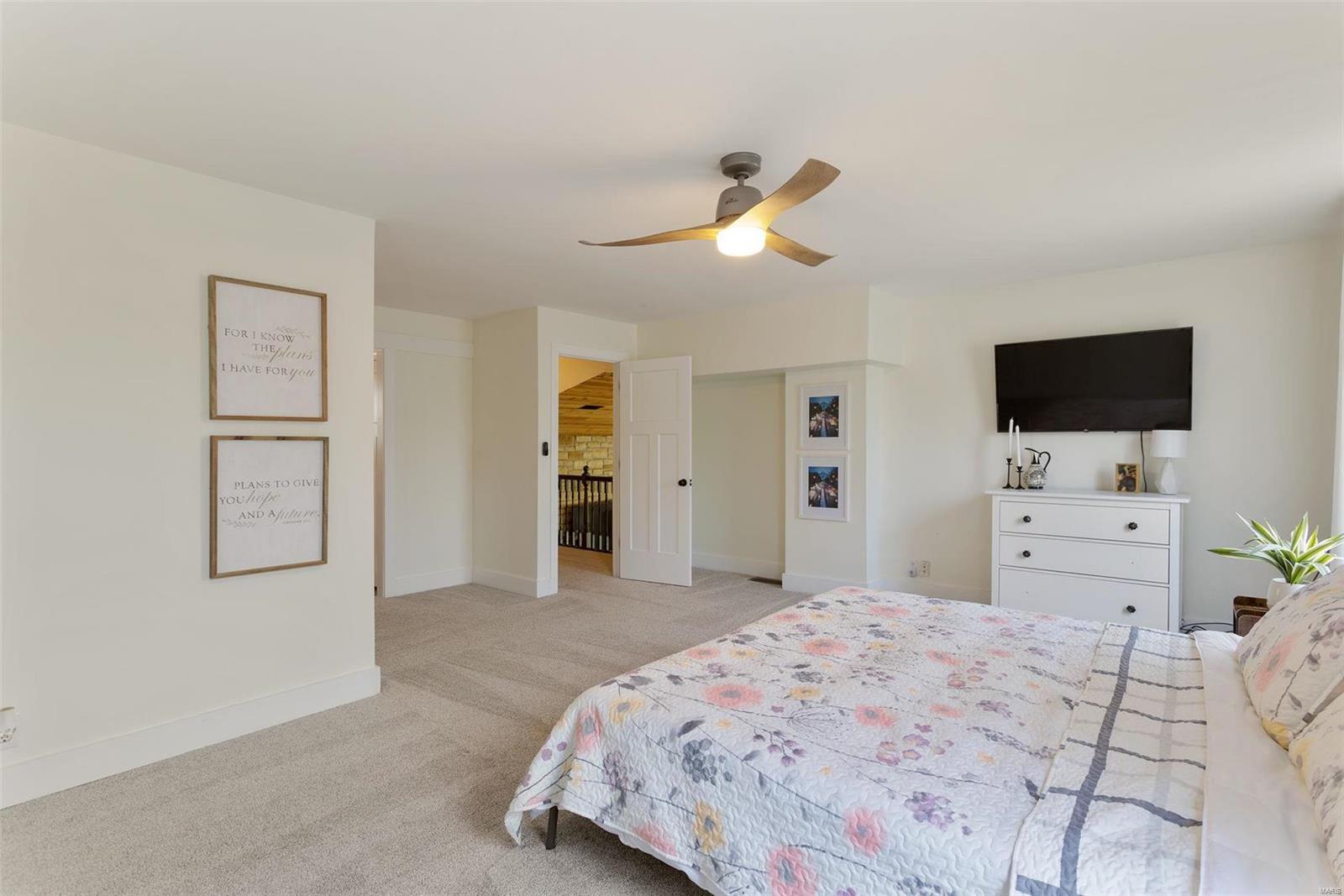 WHISPERING OAKS - Residential