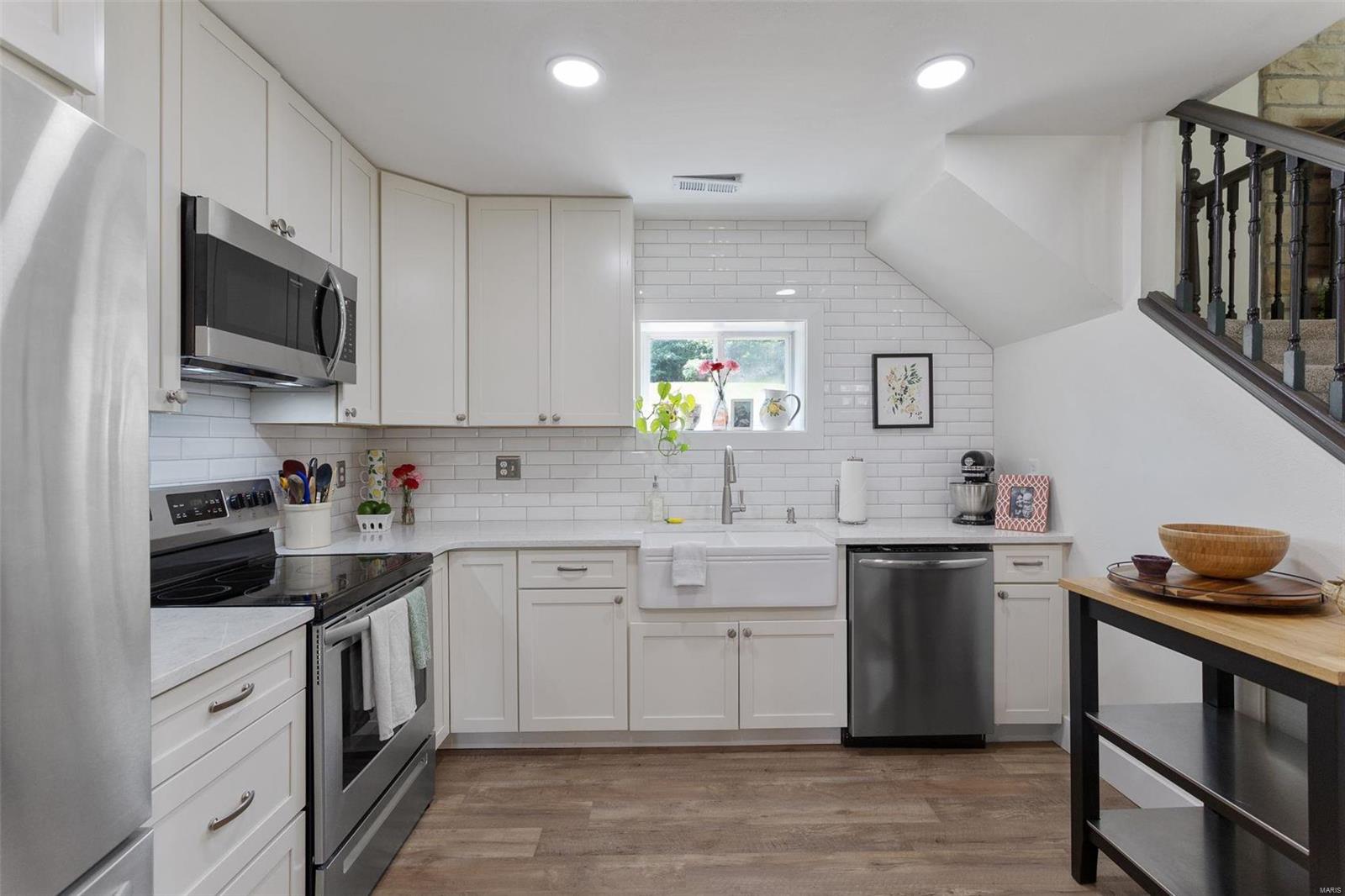 WHISPERING OAKS - Residential