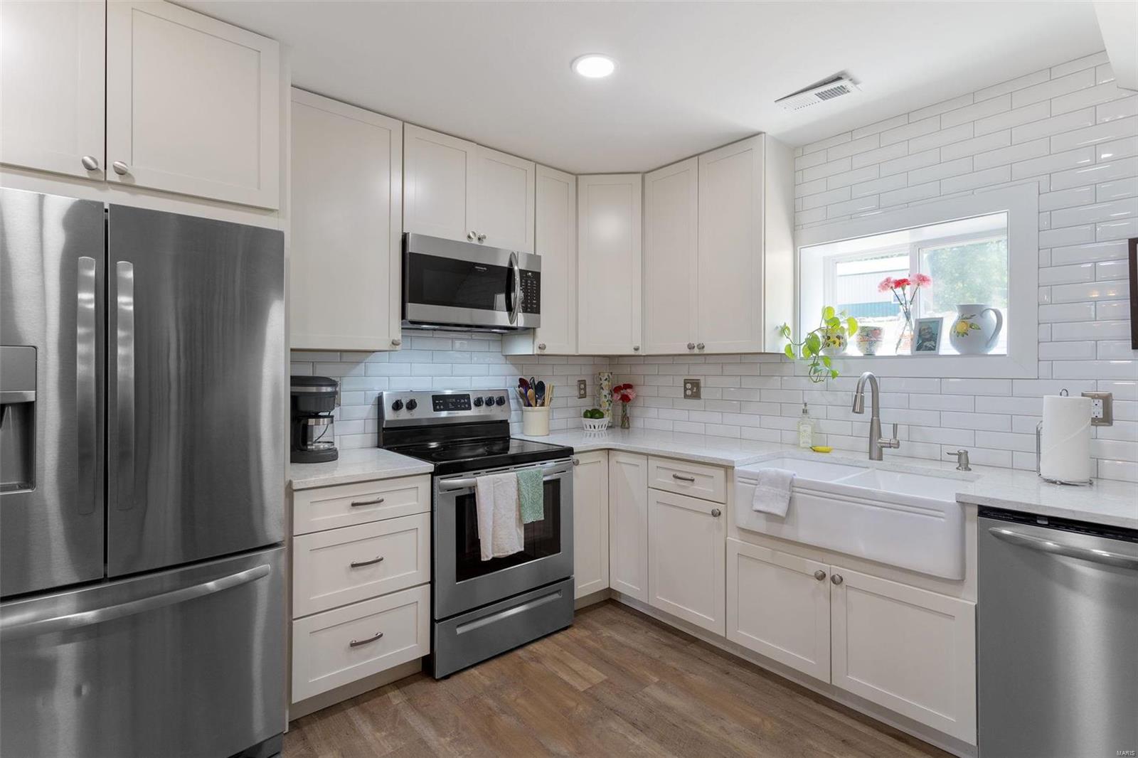 WHISPERING OAKS - Residential