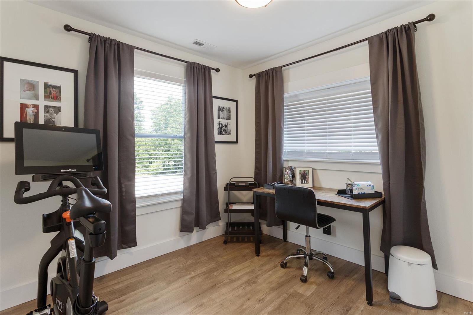 WHISPERING OAKS - Residential