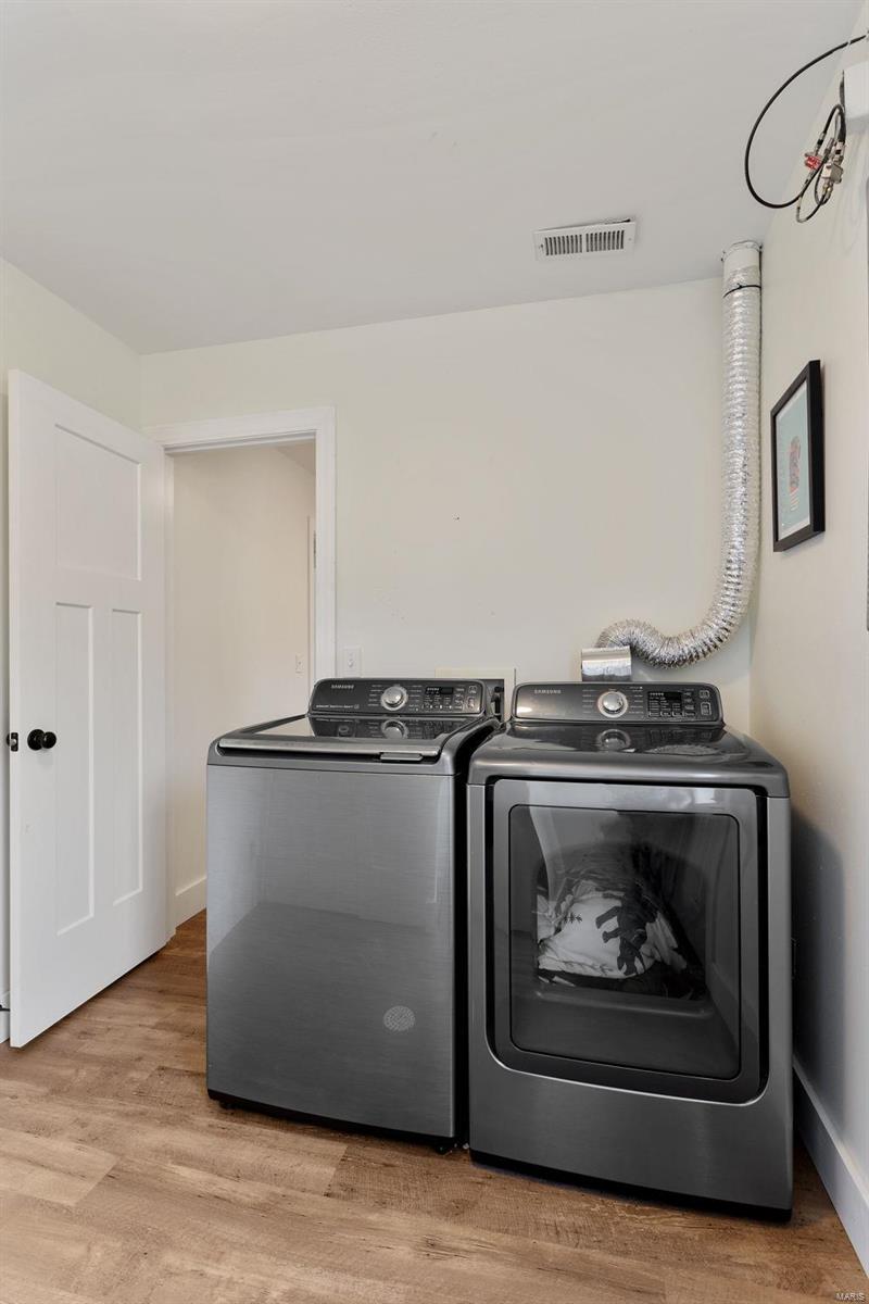 WHISPERING OAKS - Residential