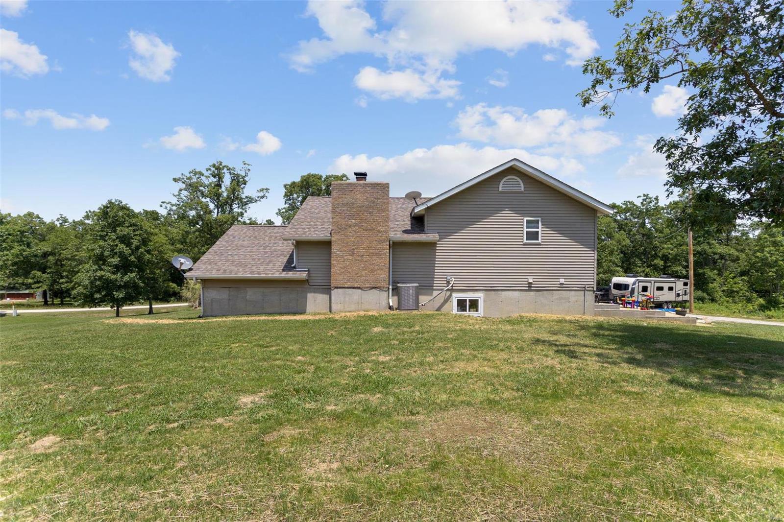WHISPERING OAKS - Residential