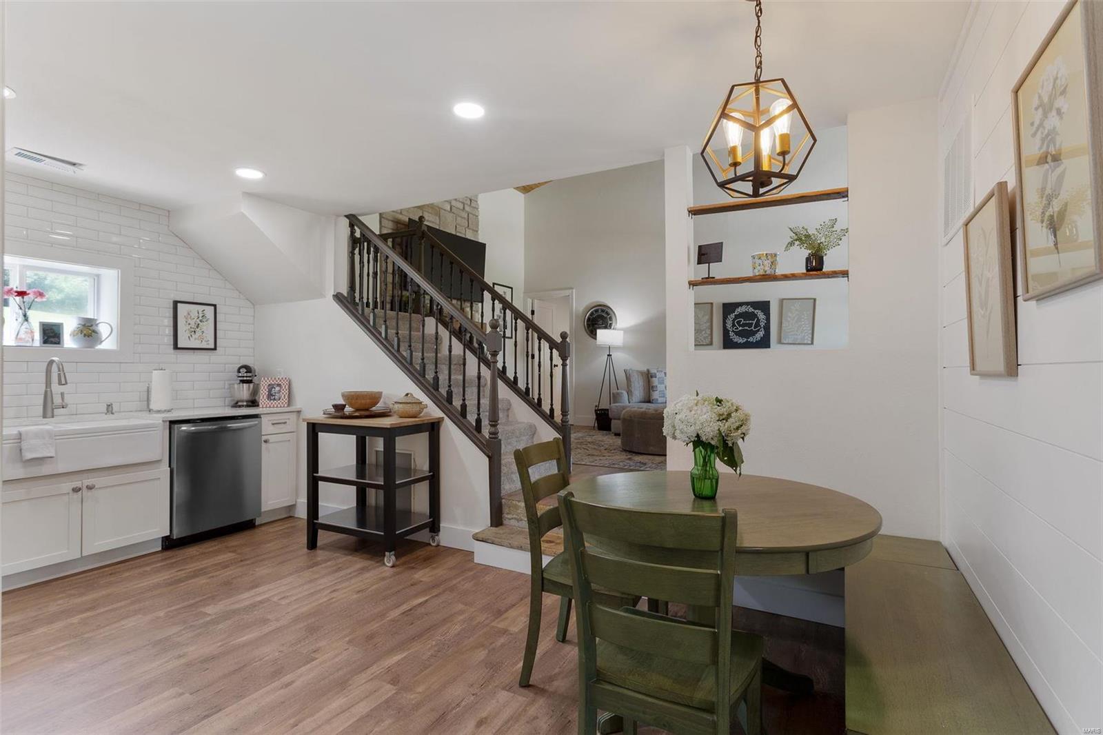WHISPERING OAKS - Residential