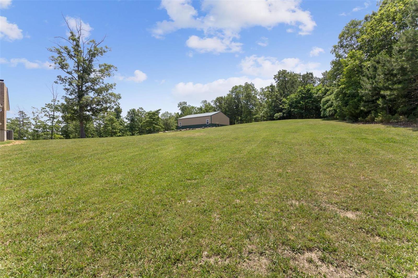 WHISPERING OAKS - Residential