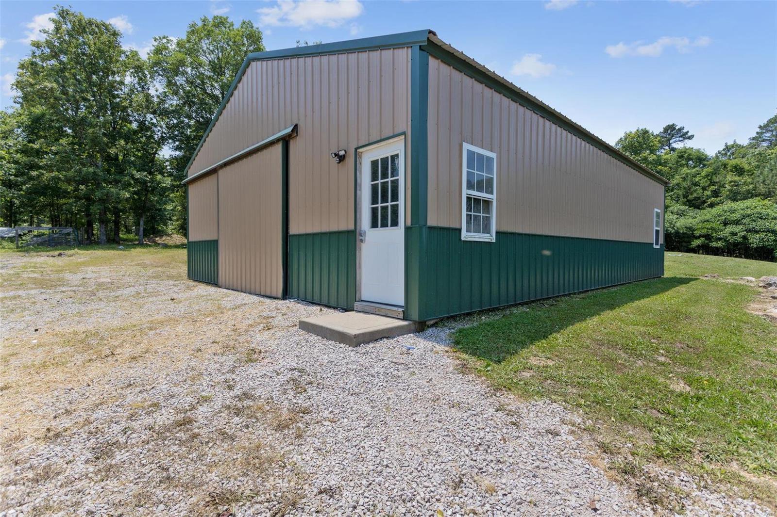 WHISPERING OAKS - Residential