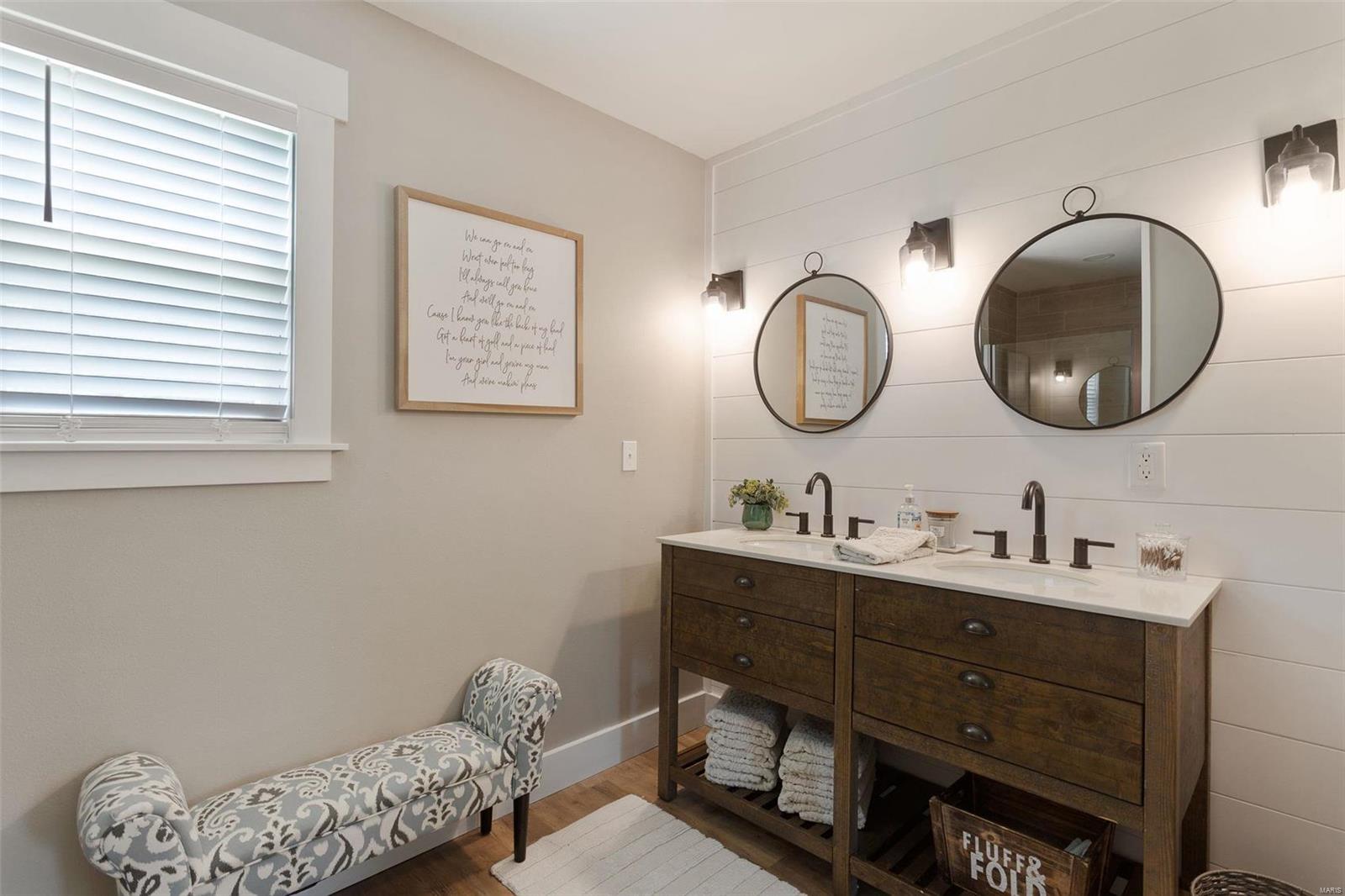 WHISPERING OAKS - Residential