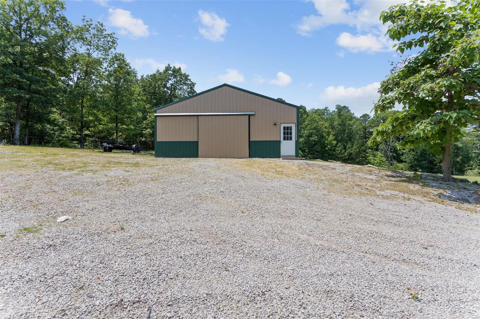 WHISPERING OAKS - Residential