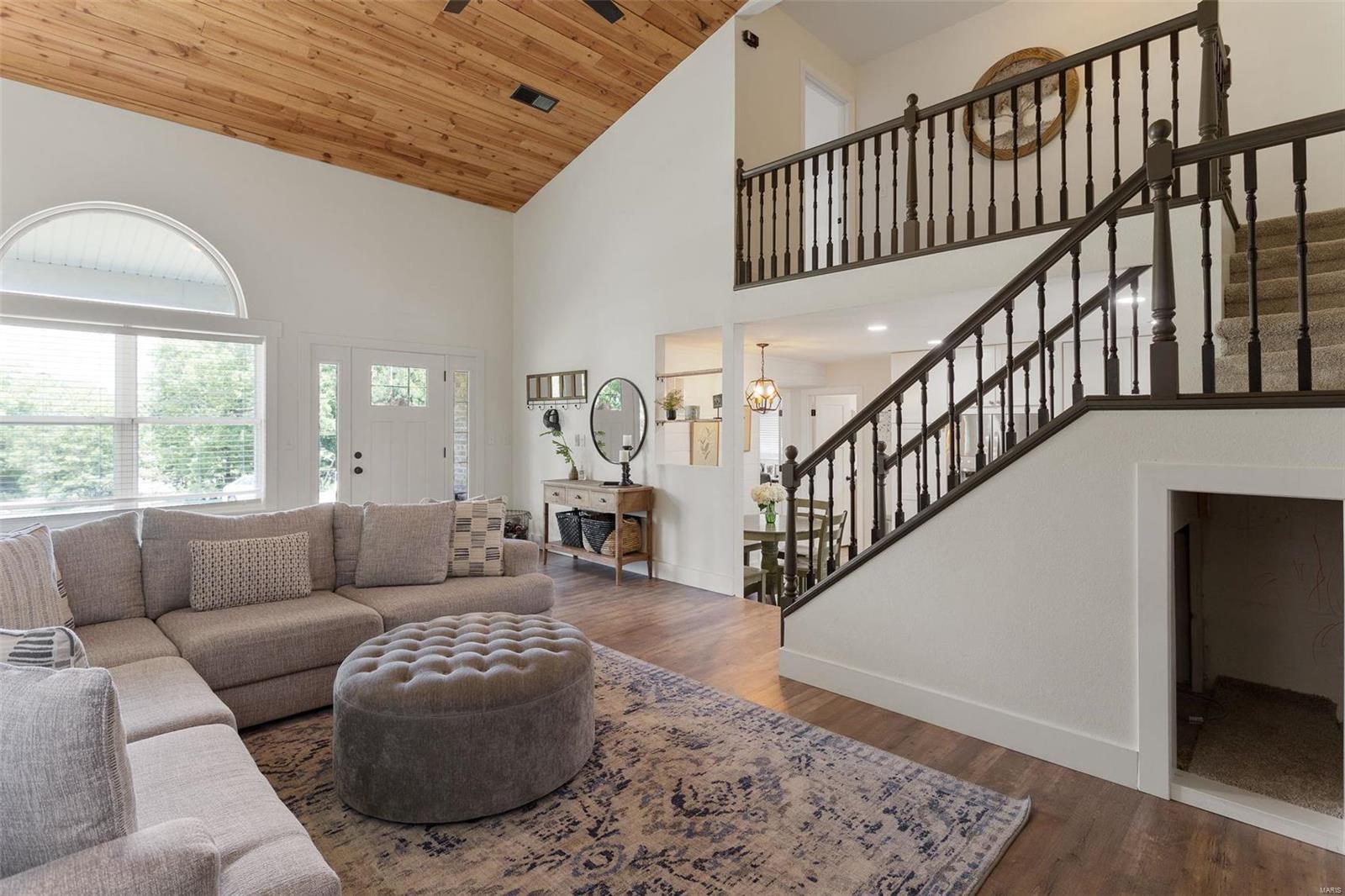 WHISPERING OAKS - Residential