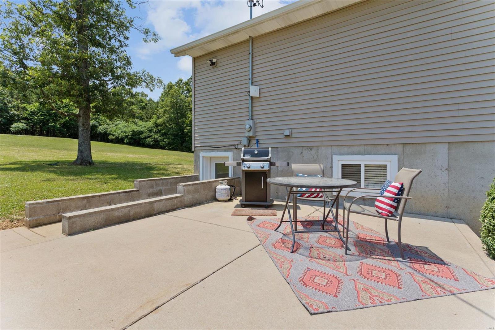 WHISPERING OAKS - Residential