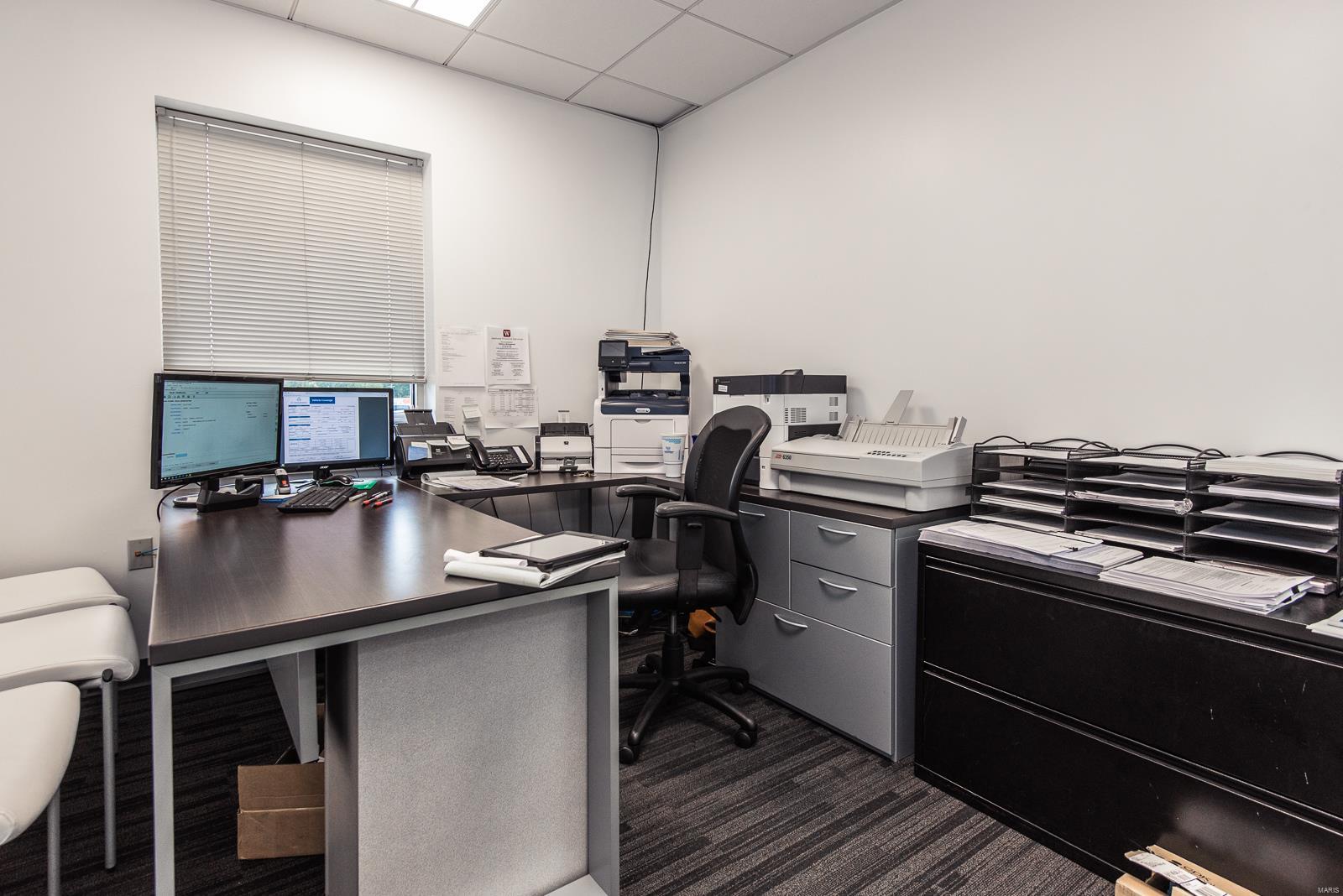 Seven Hills West Lt C Lt Split - Commercial Sale