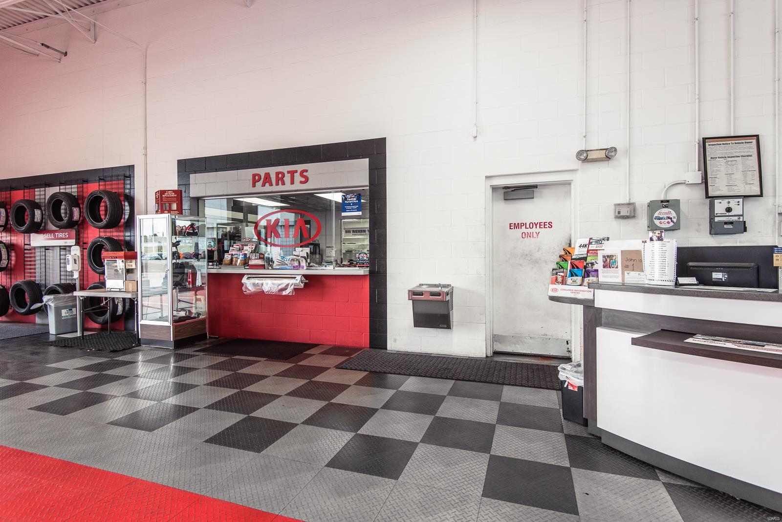 Seven Hills West Lt C Lt Split - Commercial Sale