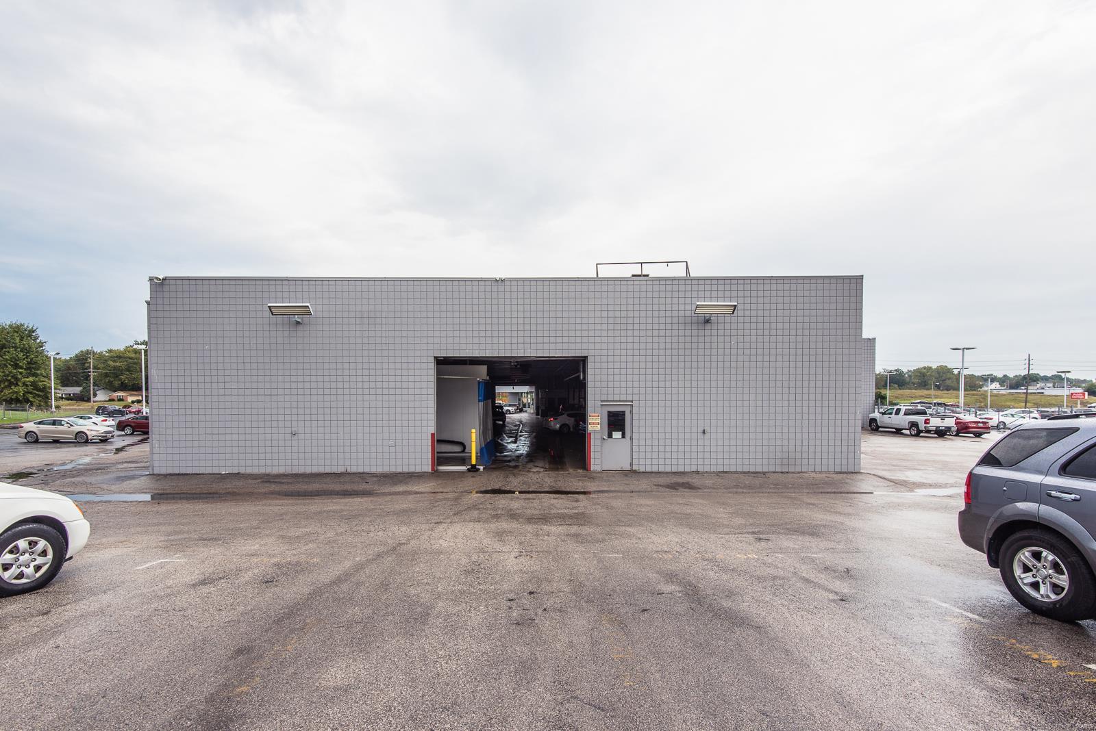 Seven Hills West Lt C Lt Split - Commercial Sale