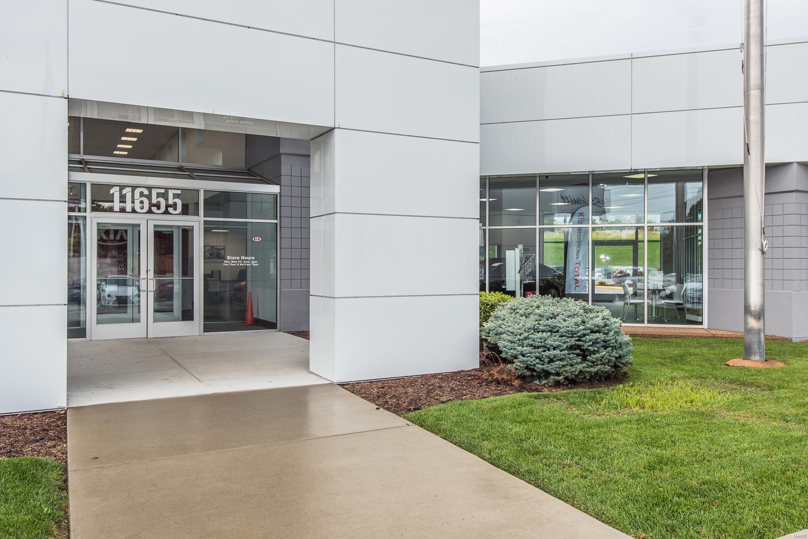 Seven Hills West Lt C Lt Split - Commercial Sale